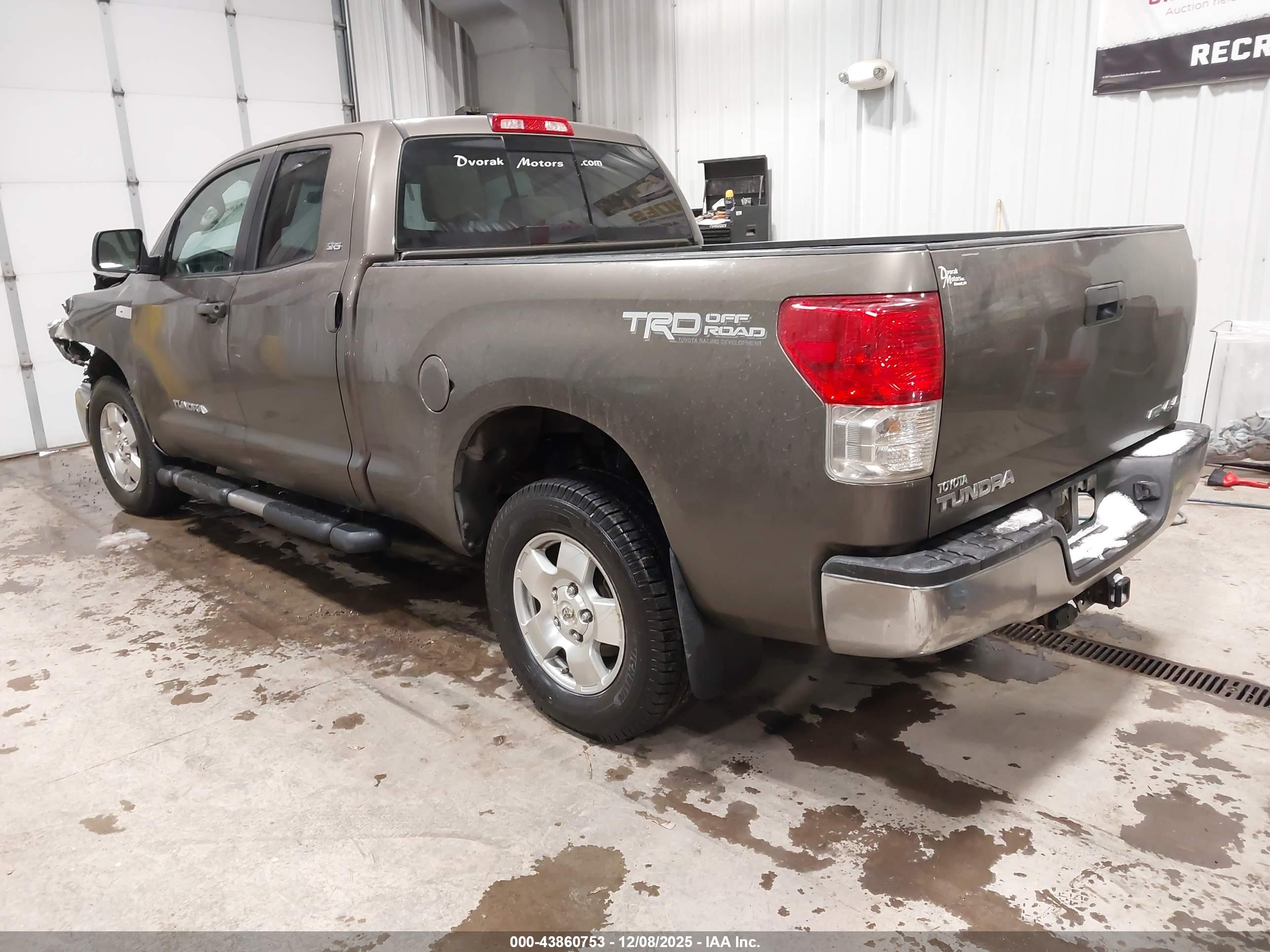 TOYOTA TUNDRA image 3