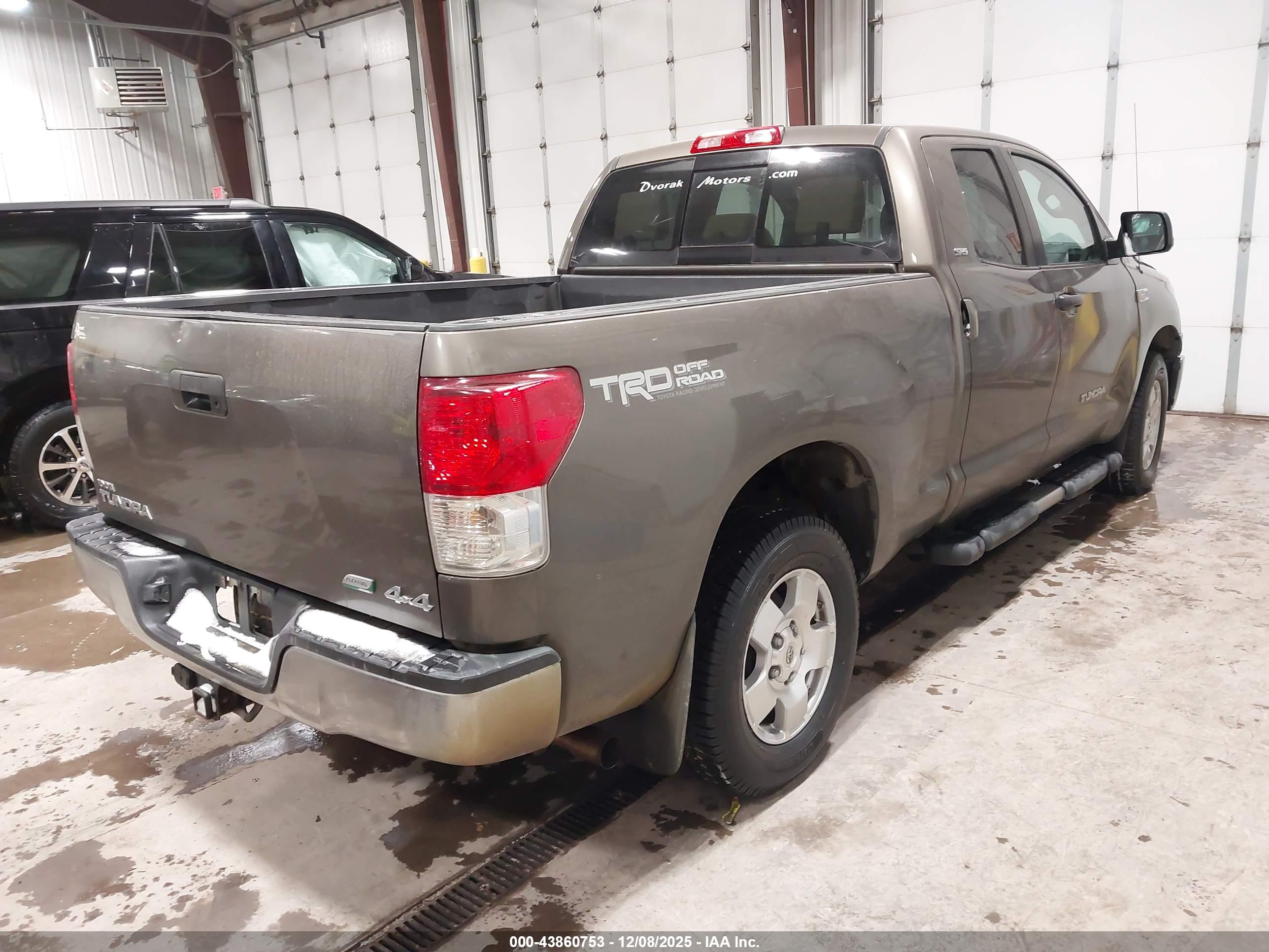 TOYOTA TUNDRA image 4