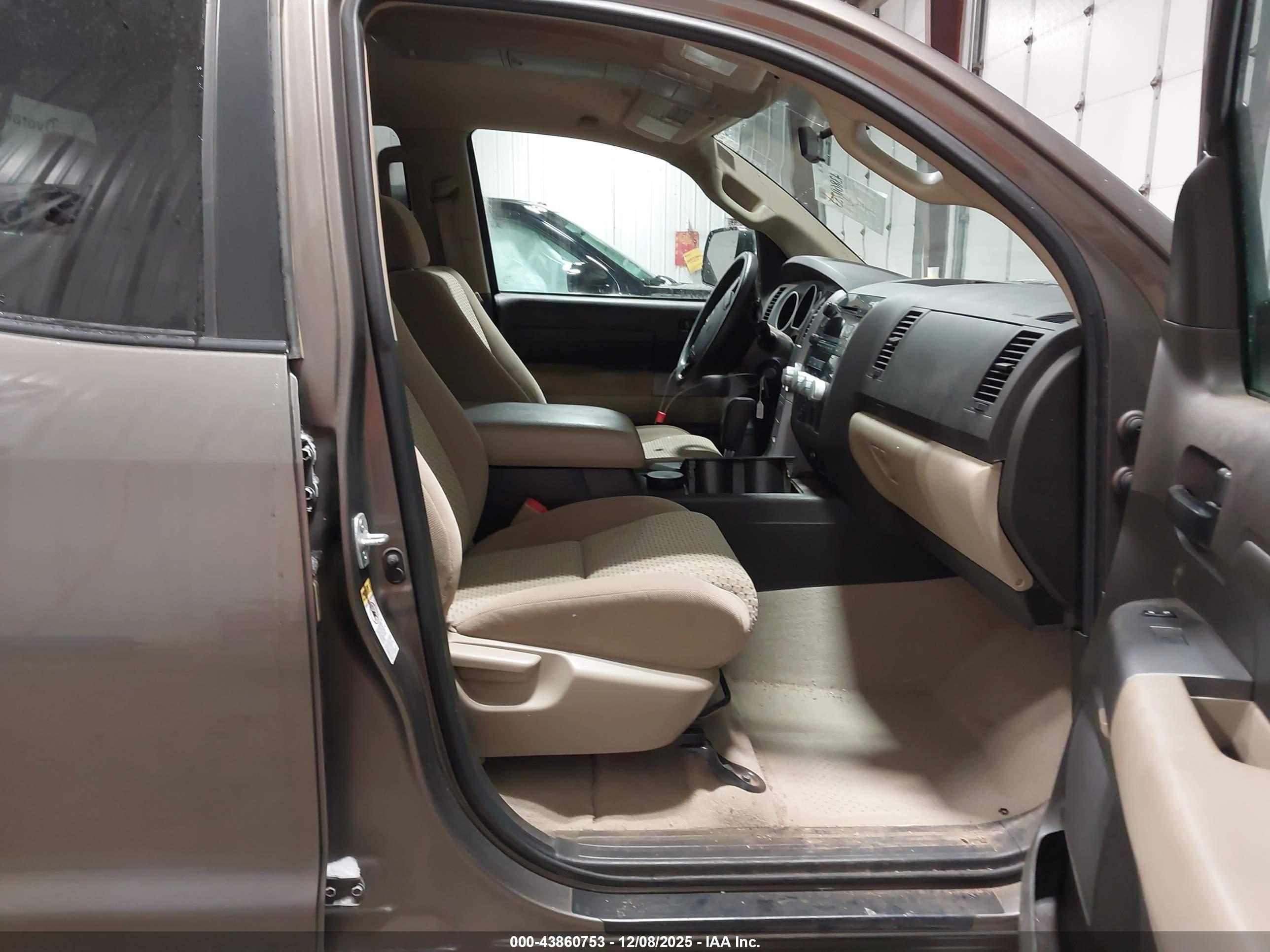 TOYOTA TUNDRA image 5