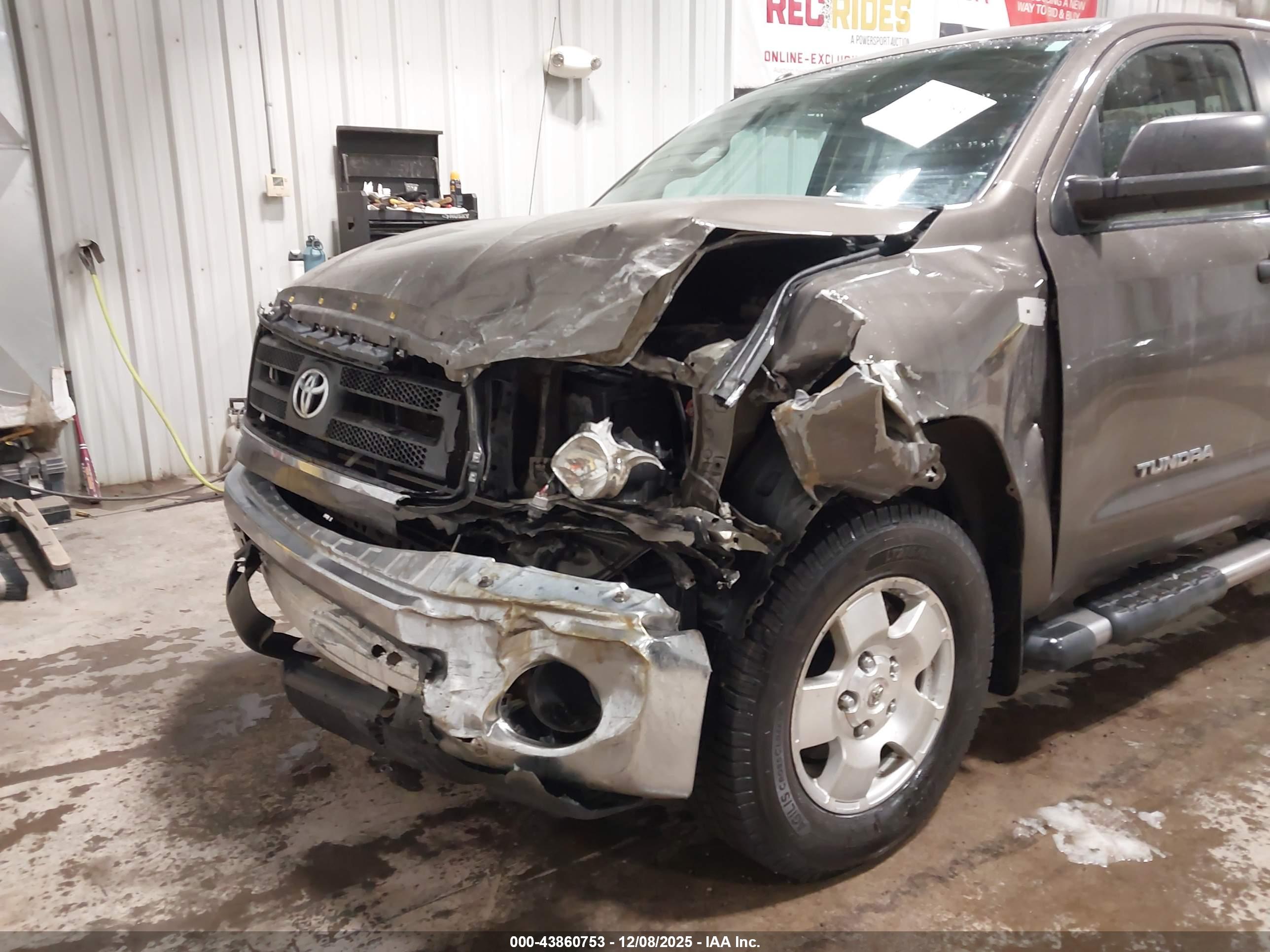 TOYOTA TUNDRA image 6