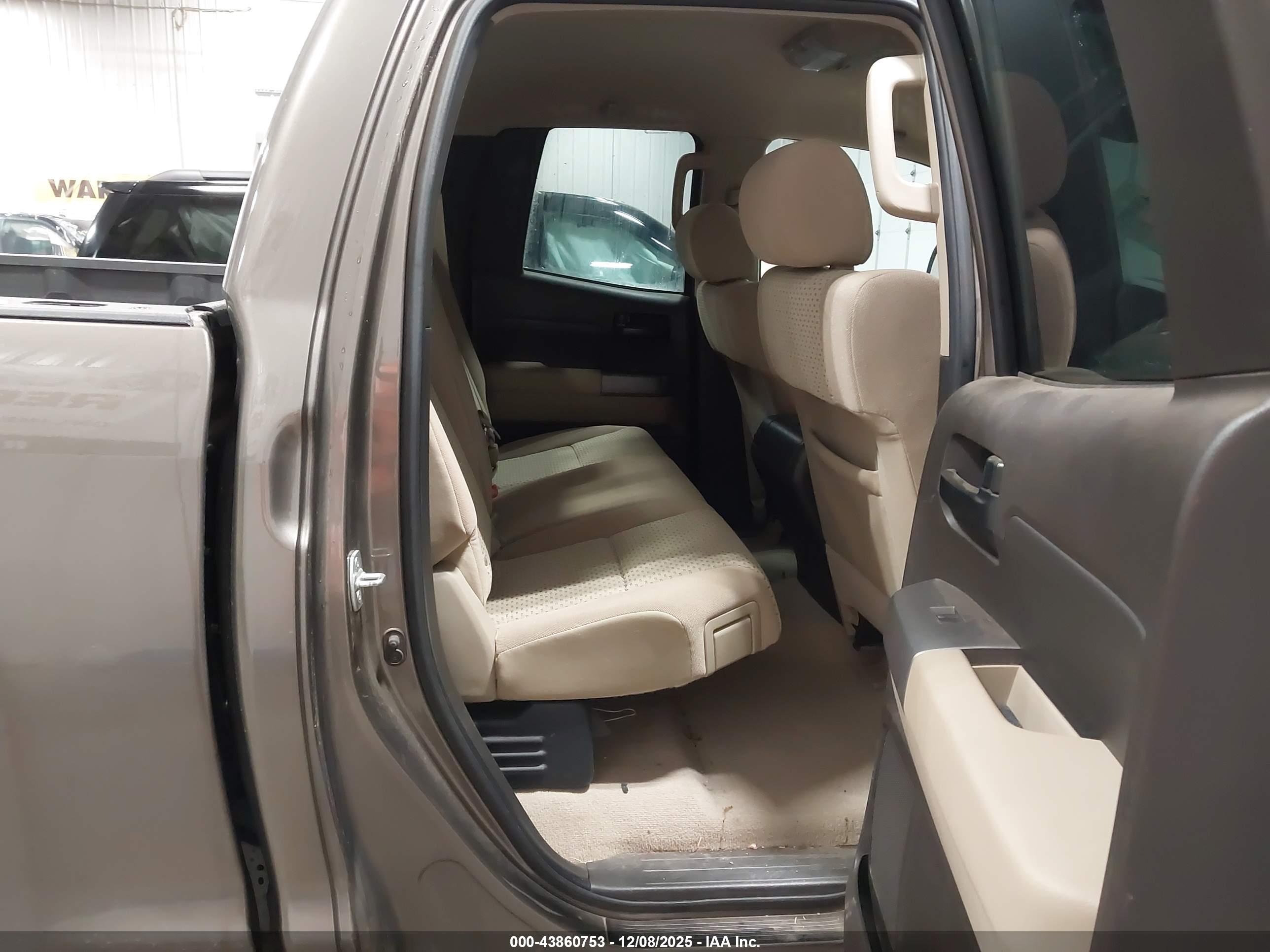 TOYOTA TUNDRA image 8