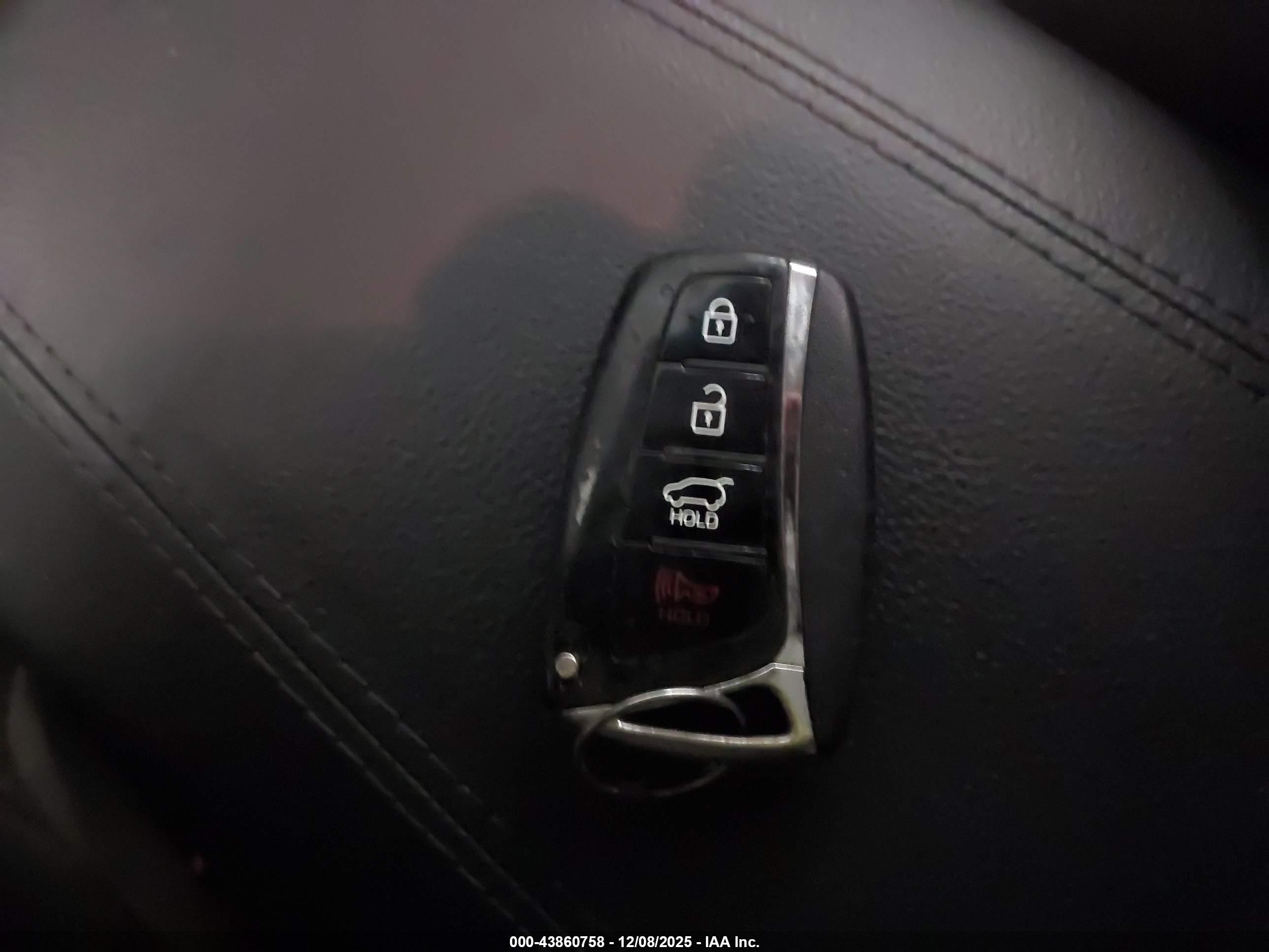 HYUNDAI SANTA image 11