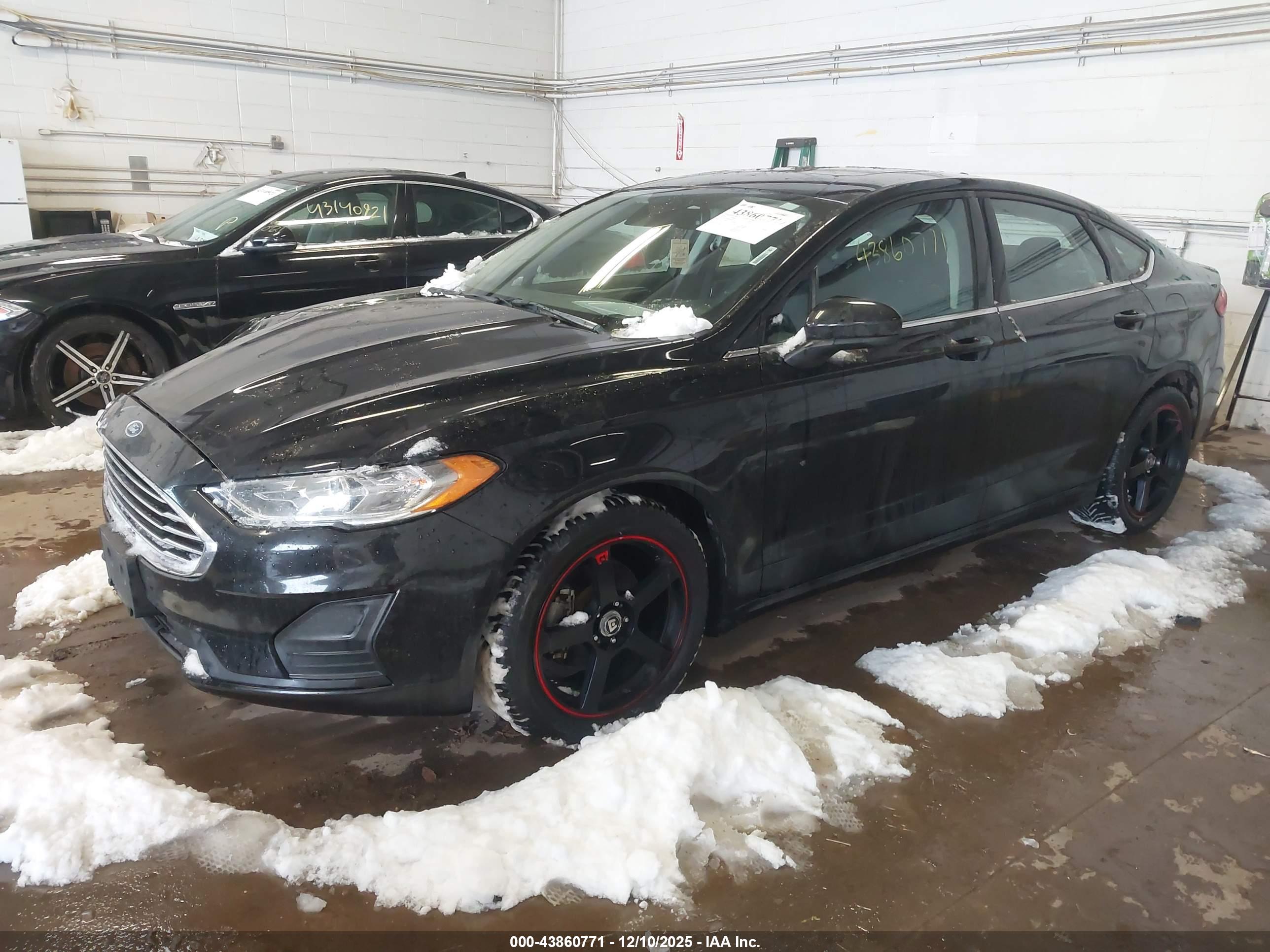 FORD FUSION image 2