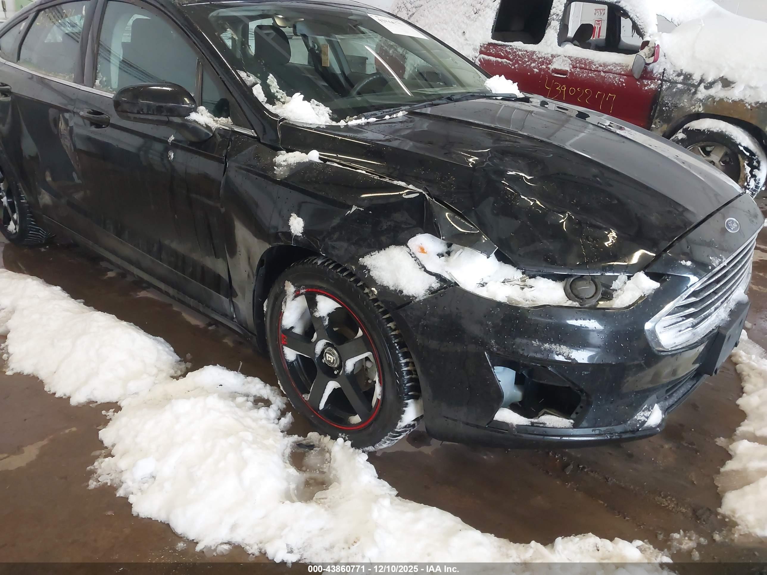 FORD FUSION image 6