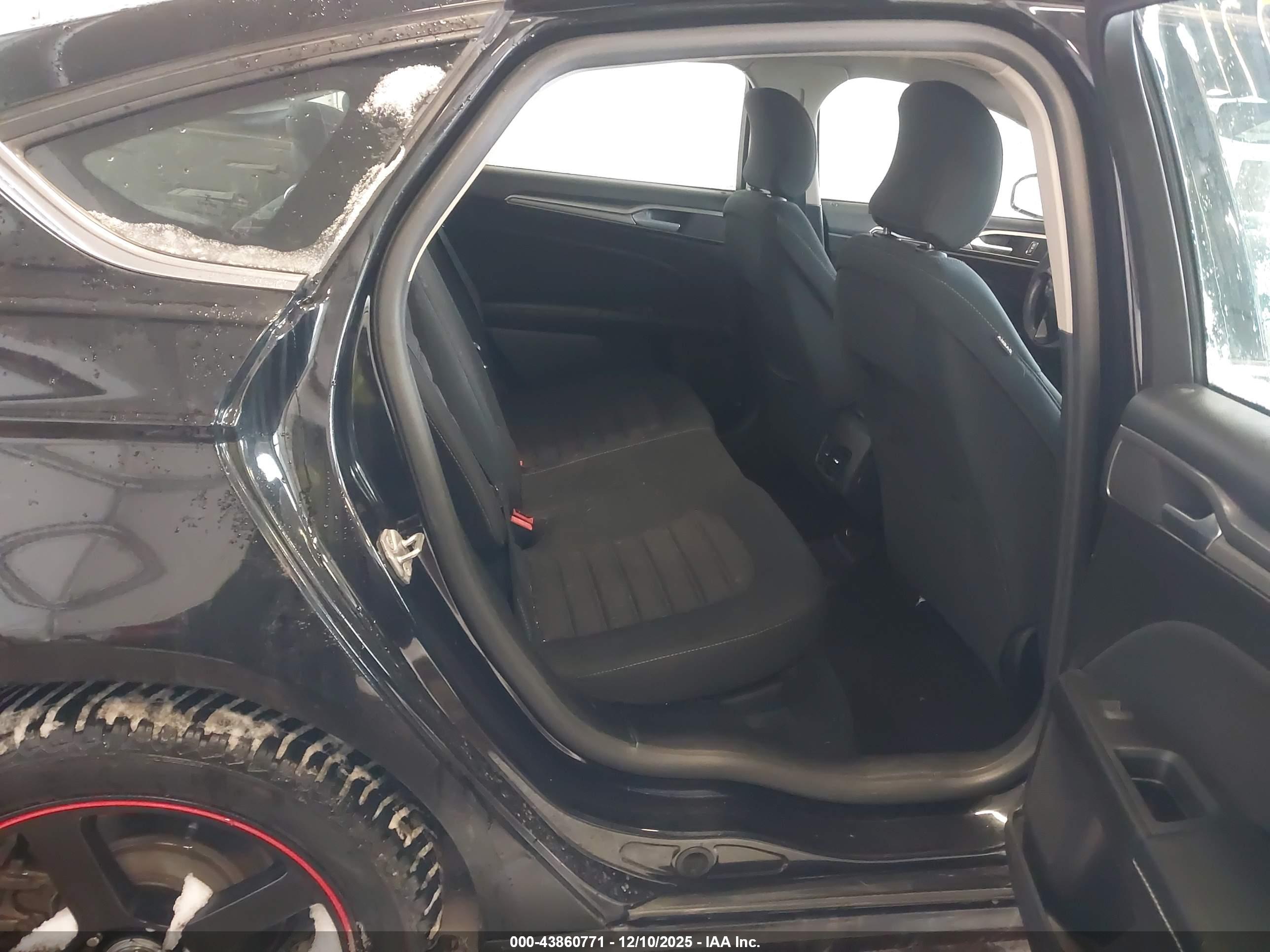 FORD FUSION image 8
