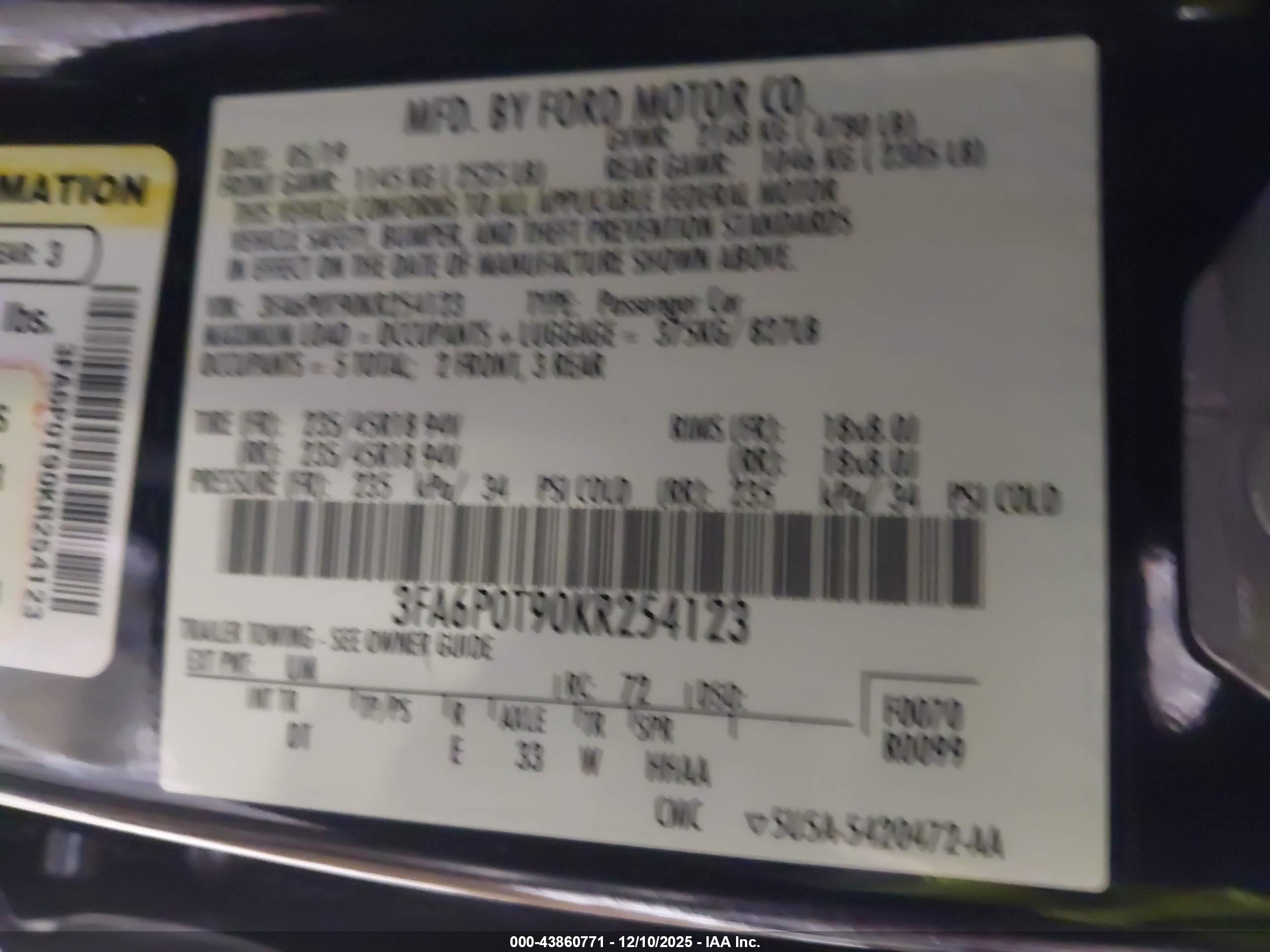 FORD FUSION image 9