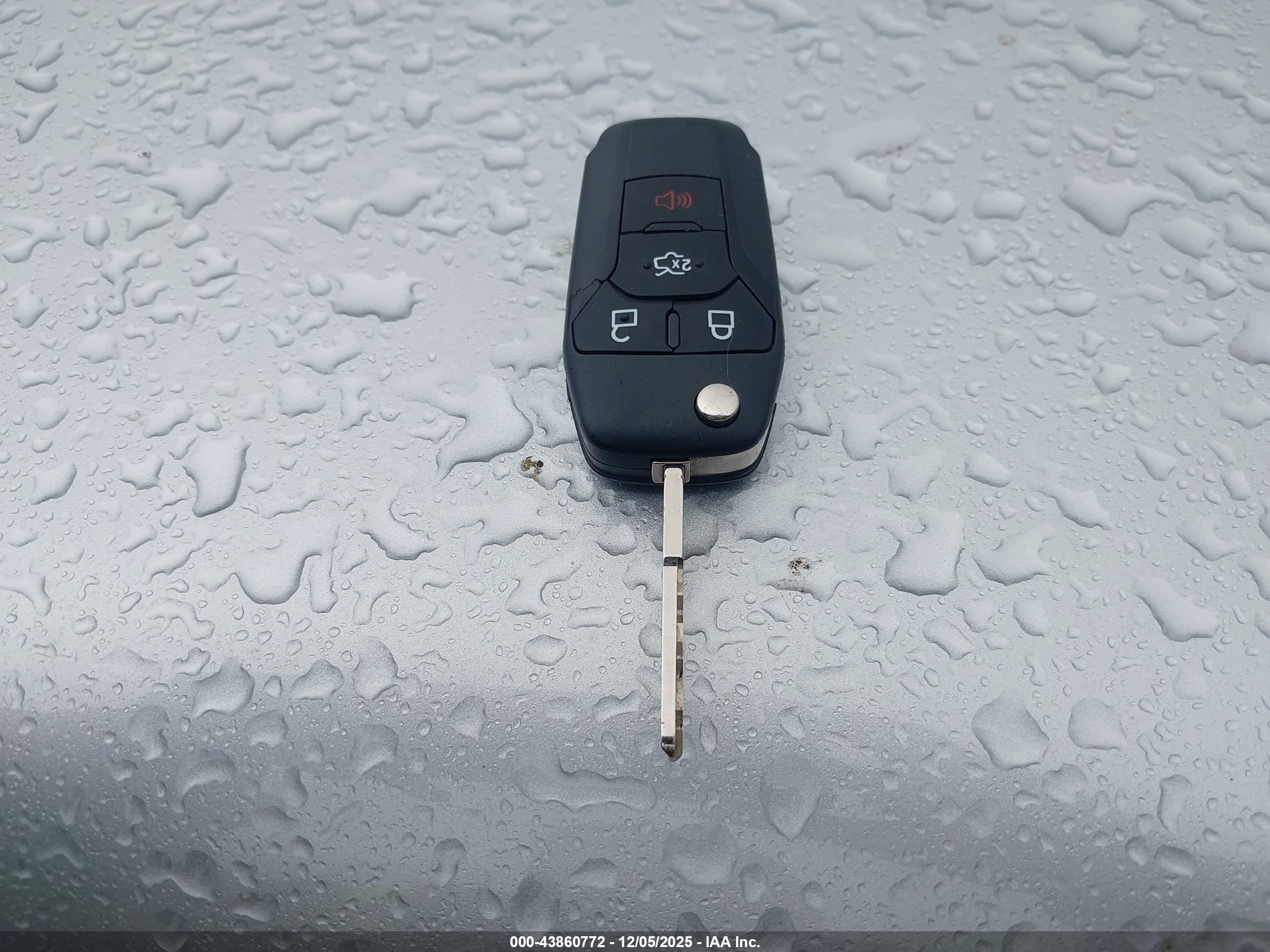 FORD FUSION image 11