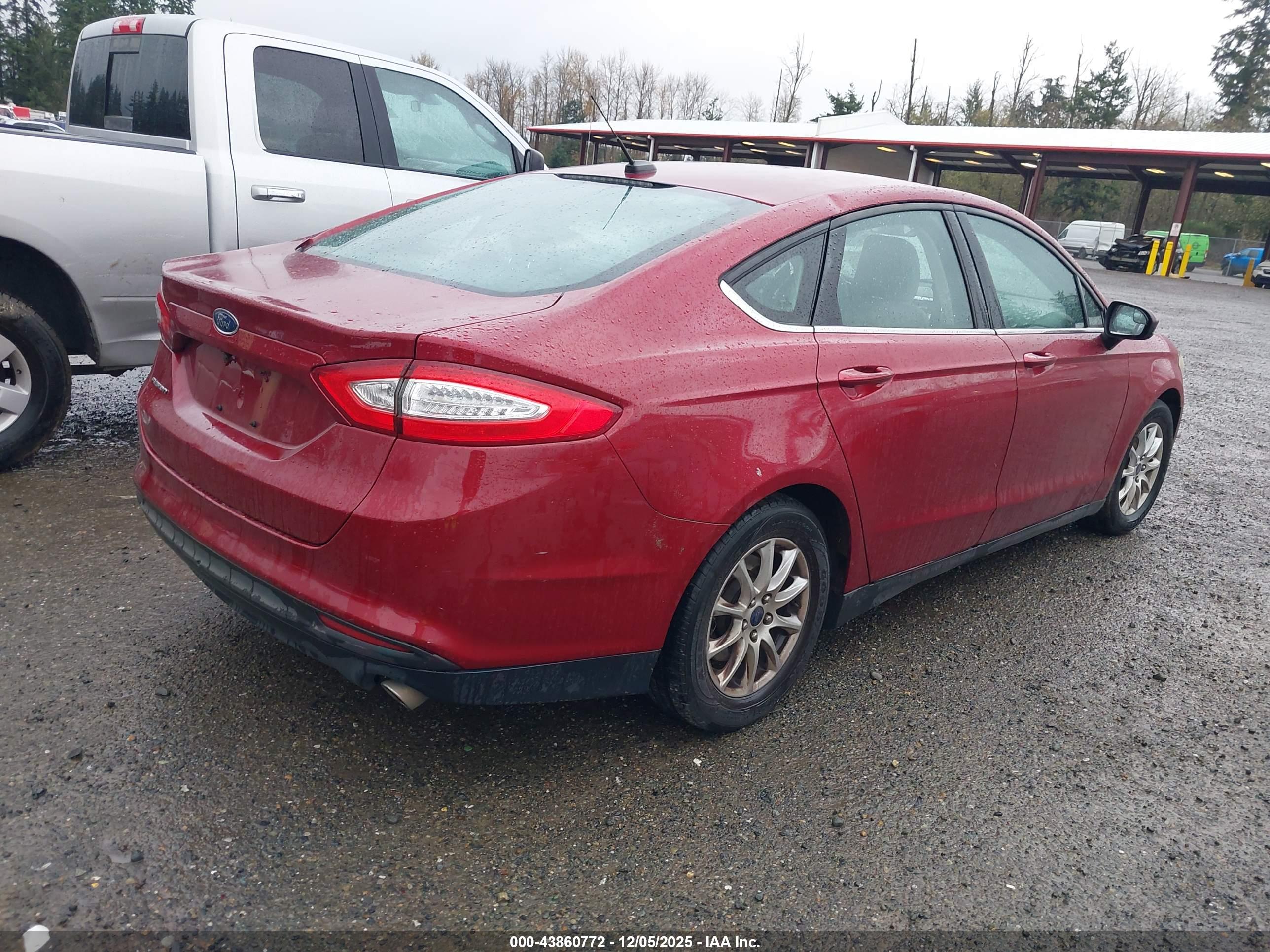 FORD FUSION image 4