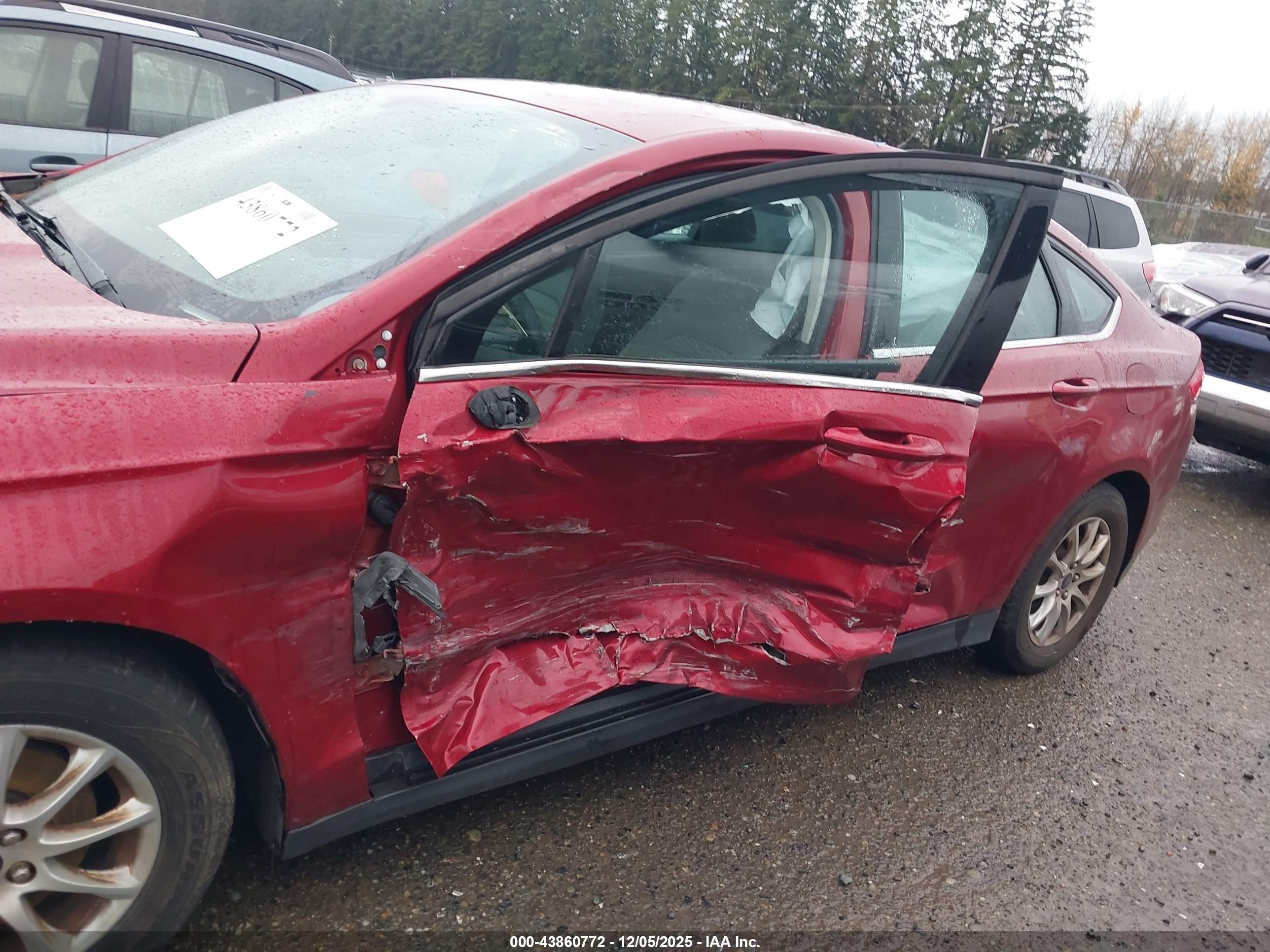 FORD FUSION image 6