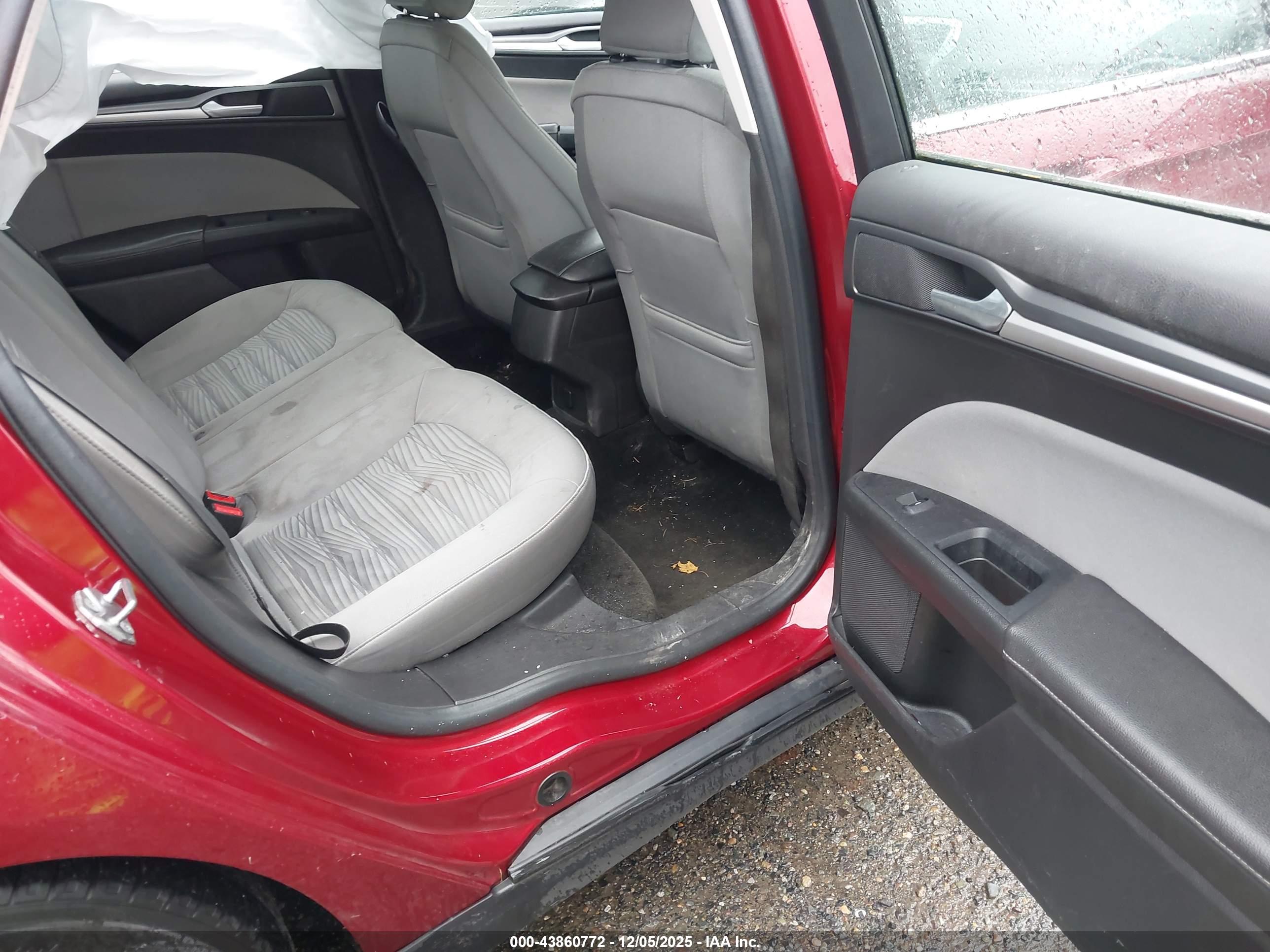 FORD FUSION image 8