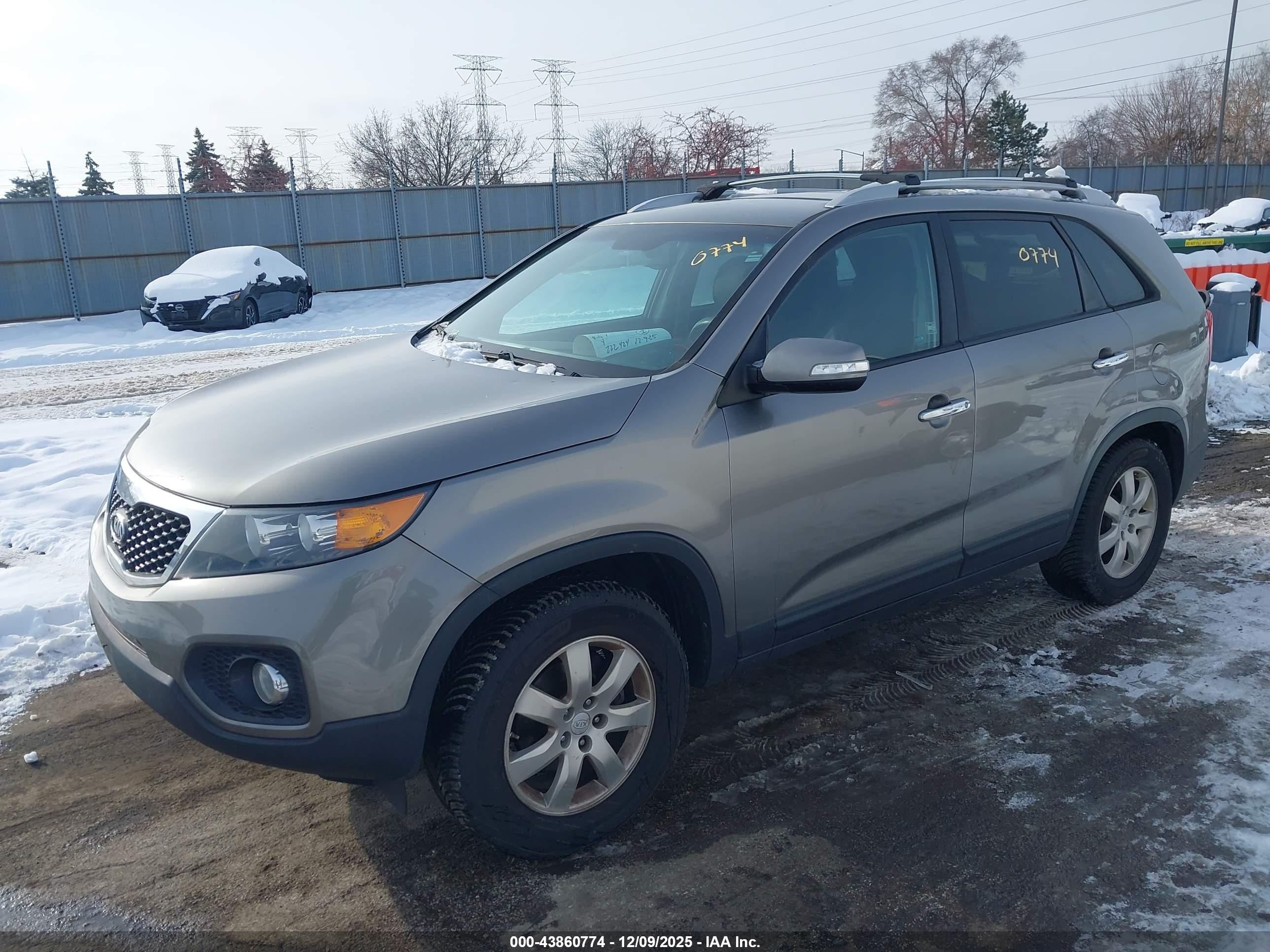 KIA SORENTO image 2