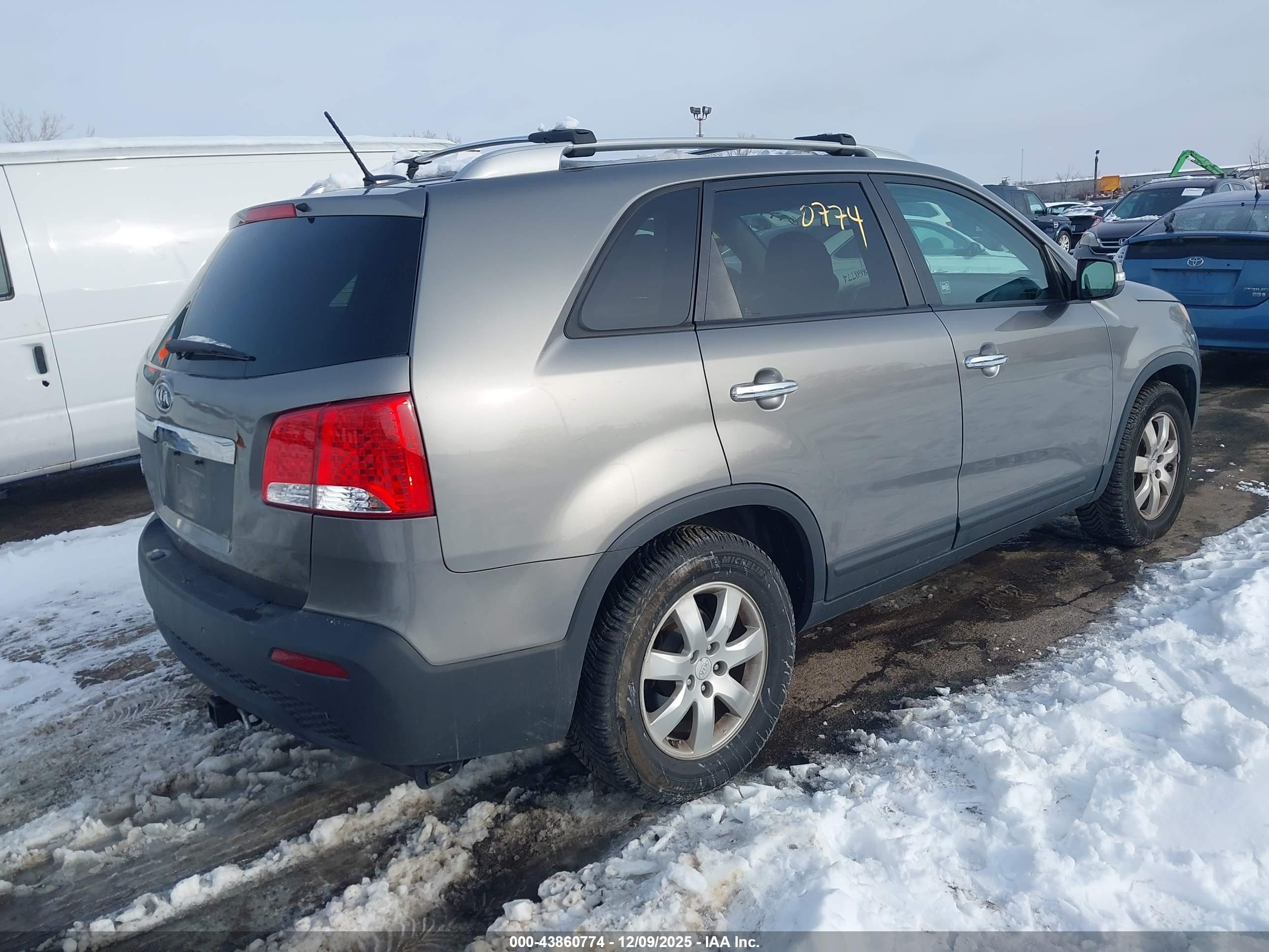KIA SORENTO image 4