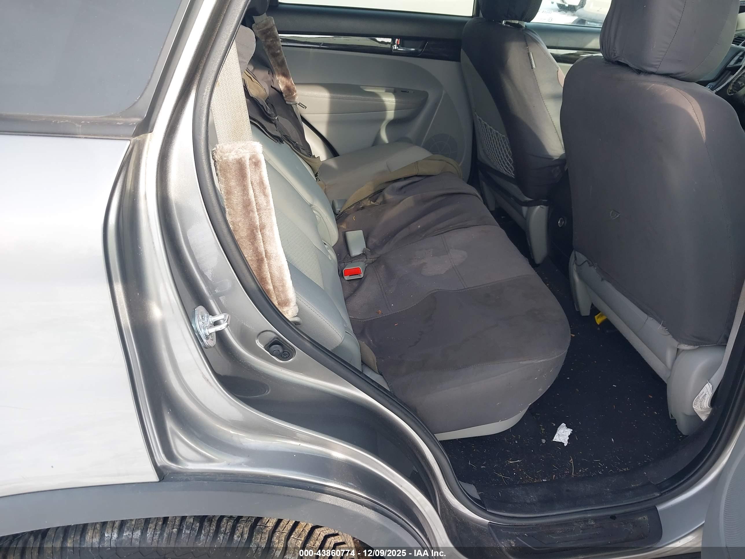 KIA SORENTO image 8