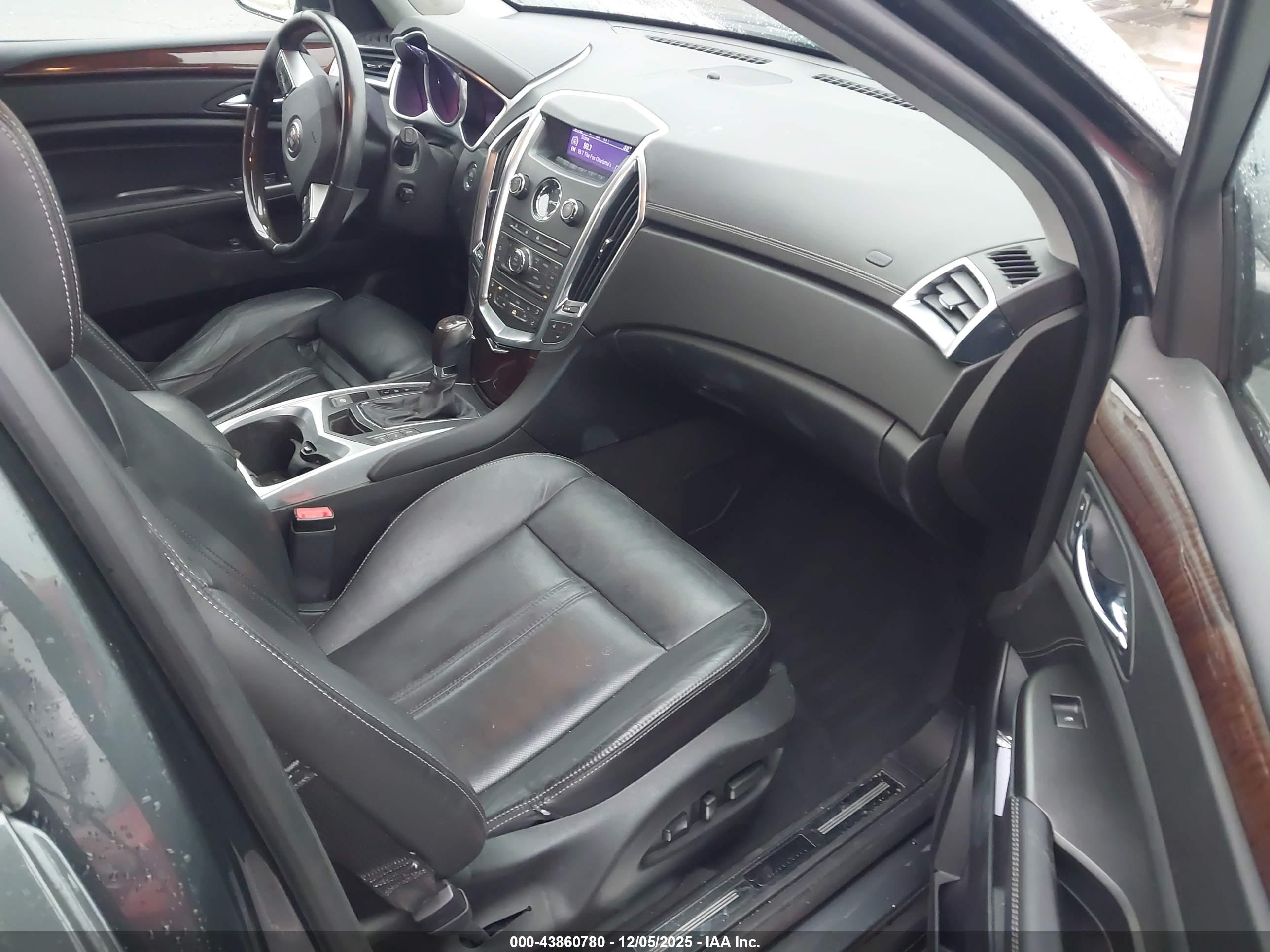 CADILLAC SRX image 5