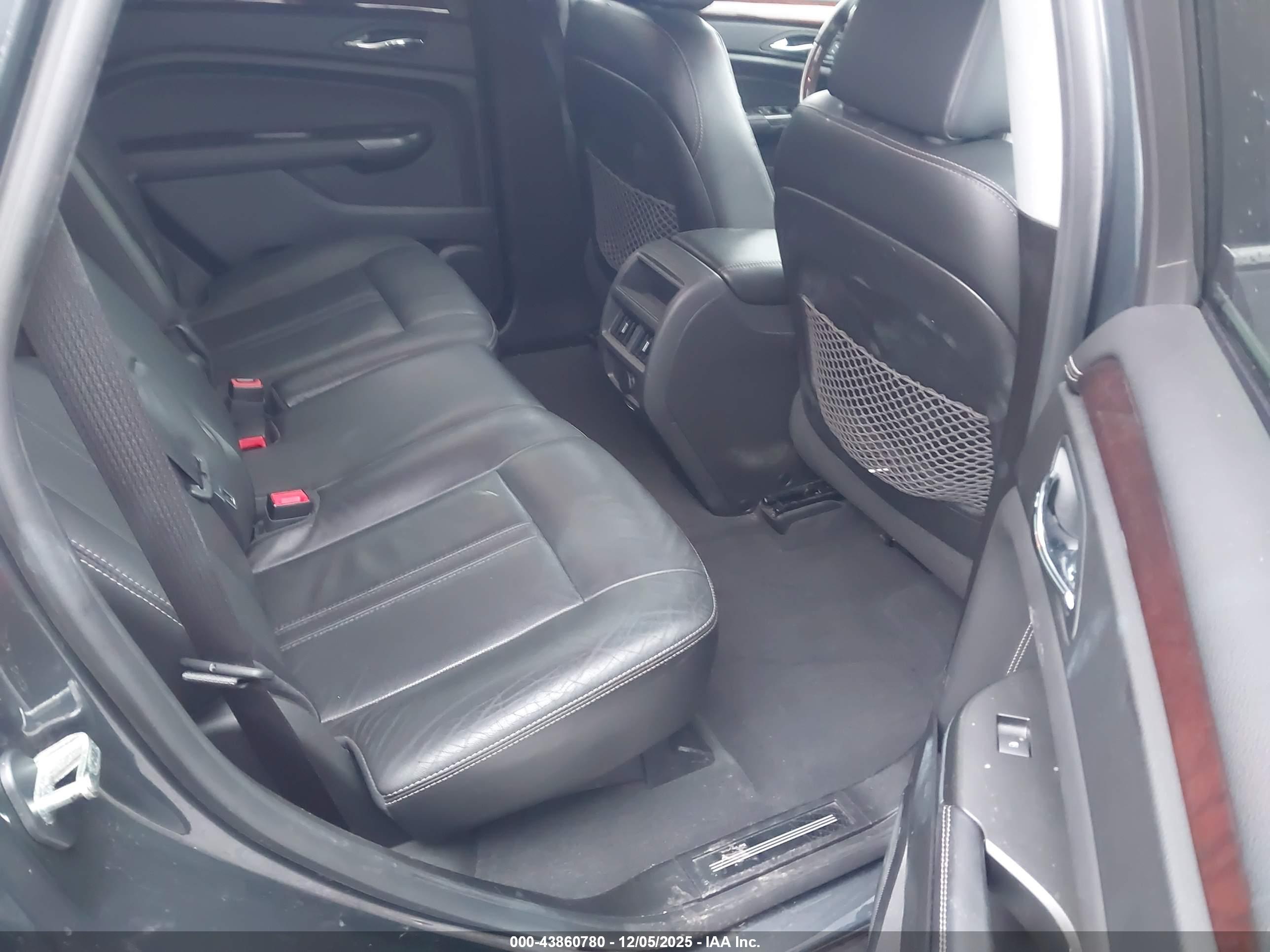 CADILLAC SRX image 8