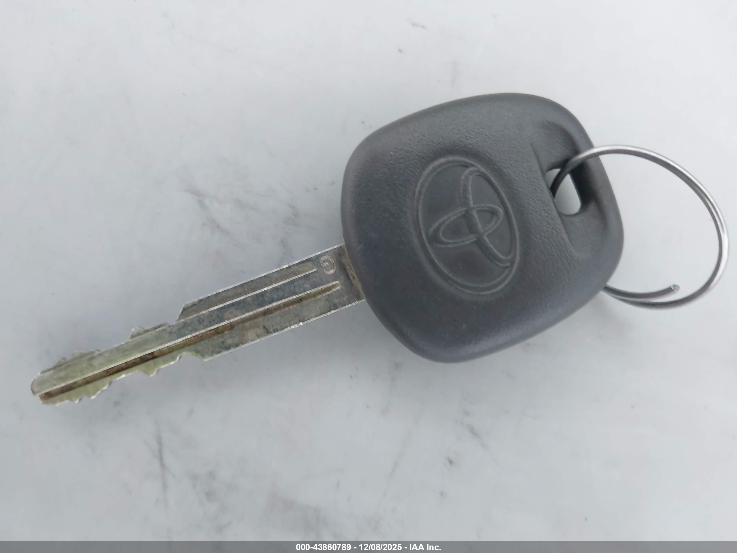 TOYOTA RAV4 image 11