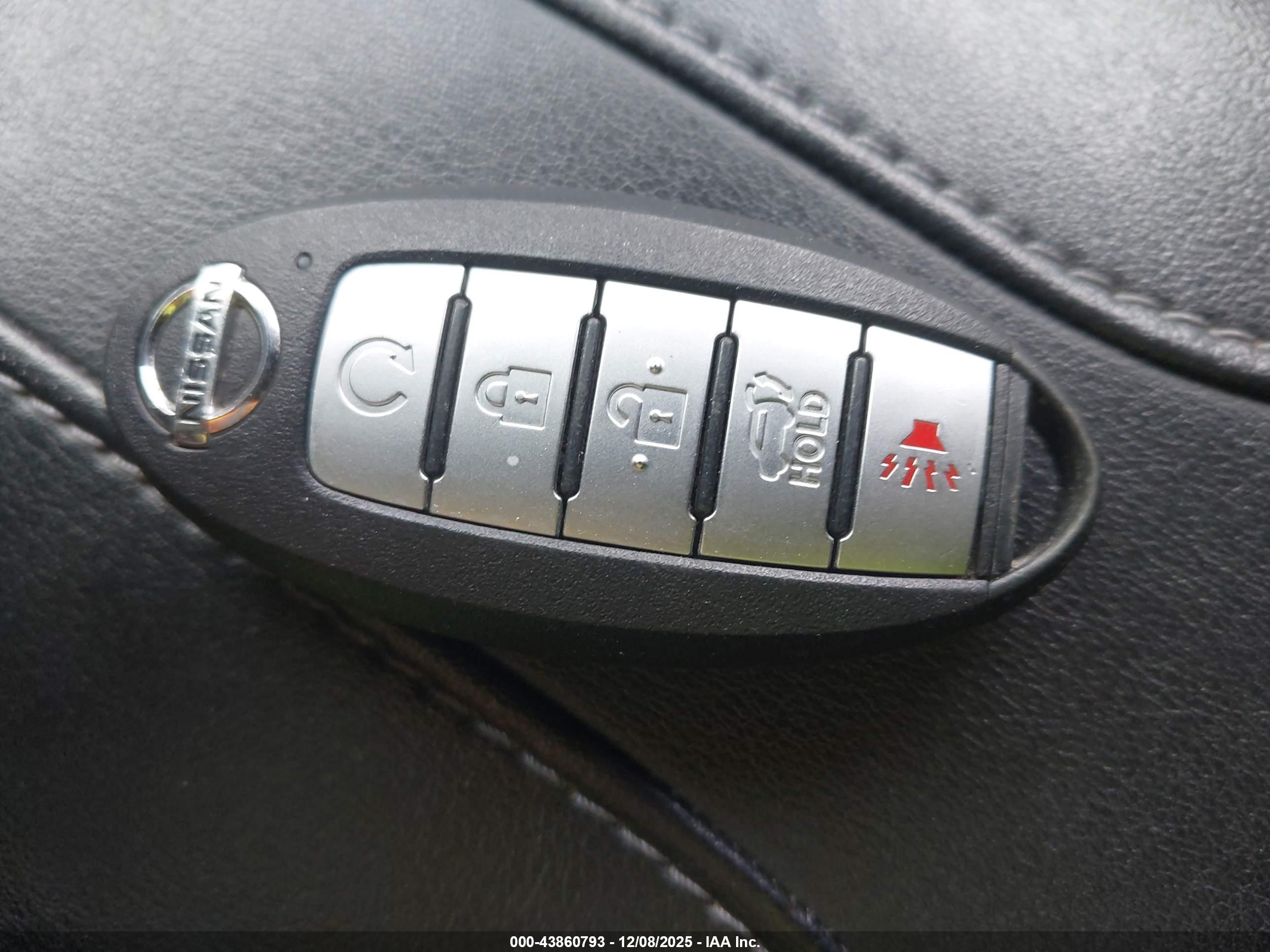 NISSAN ROGUE image 11