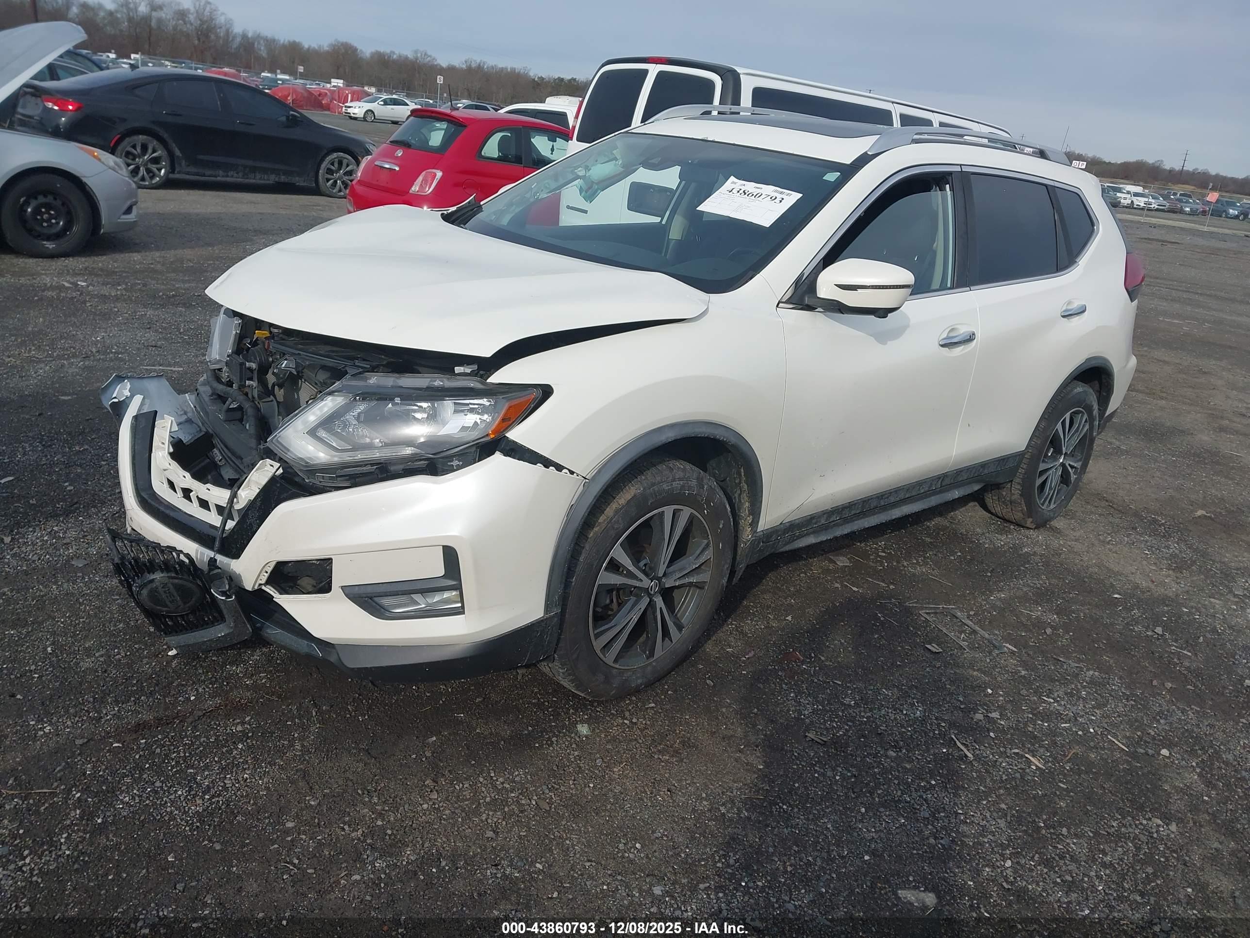 NISSAN ROGUE image 2
