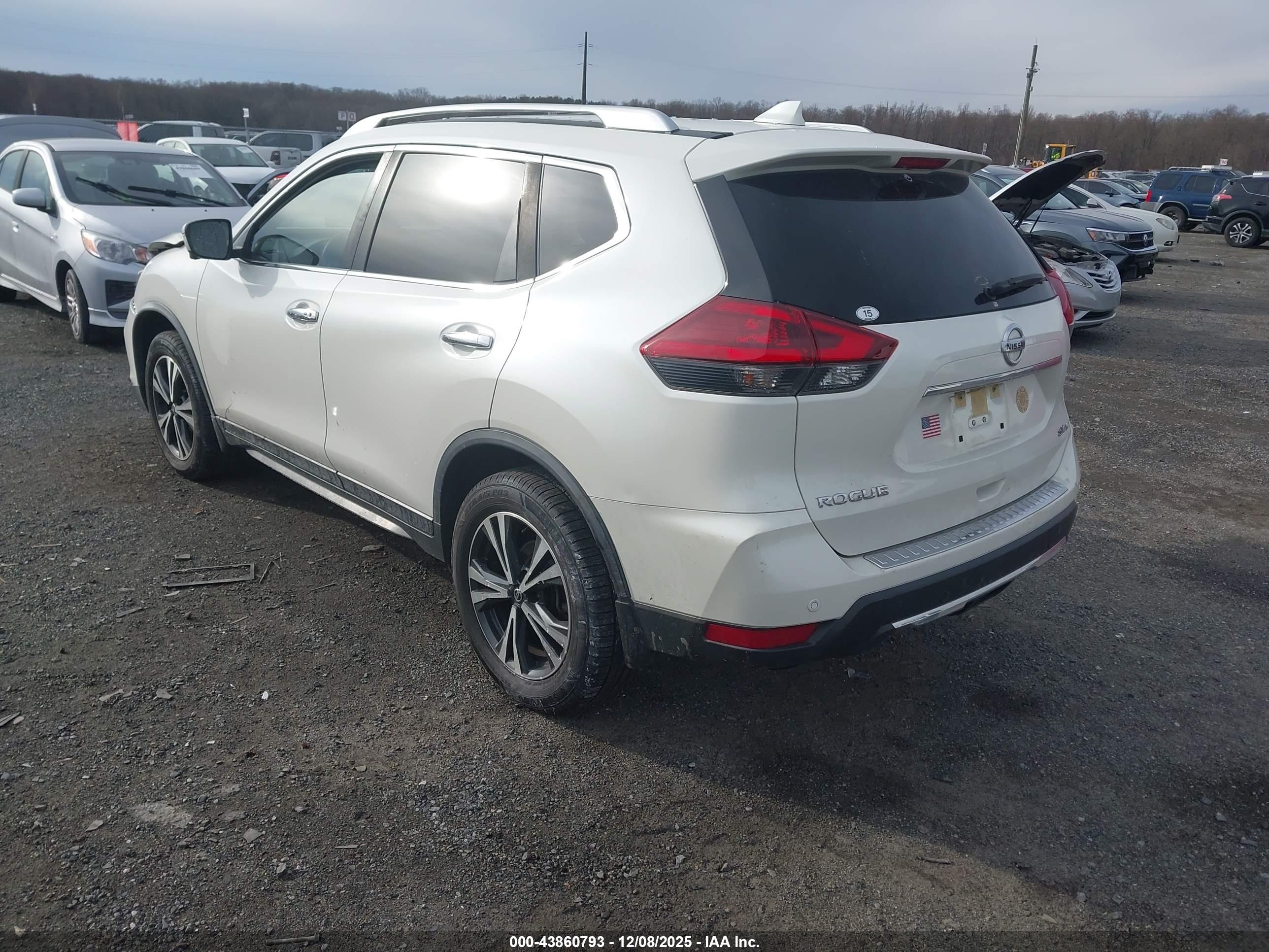 NISSAN ROGUE image 3