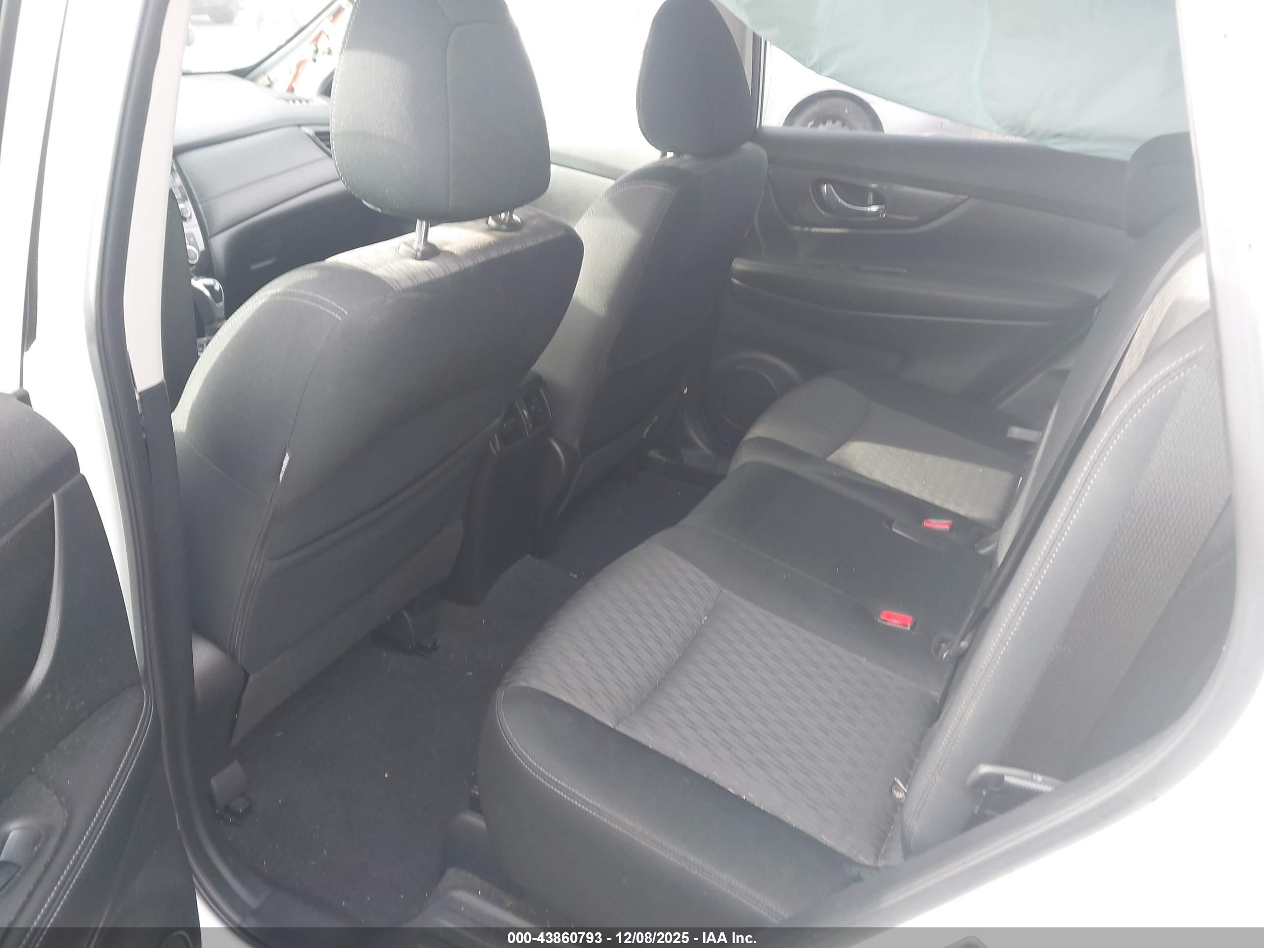 NISSAN ROGUE image 8