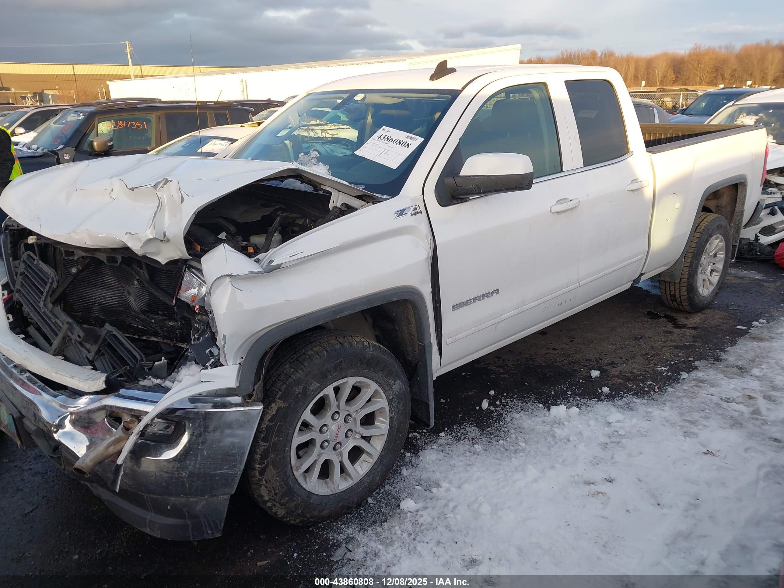 GMC SIERRA image 2