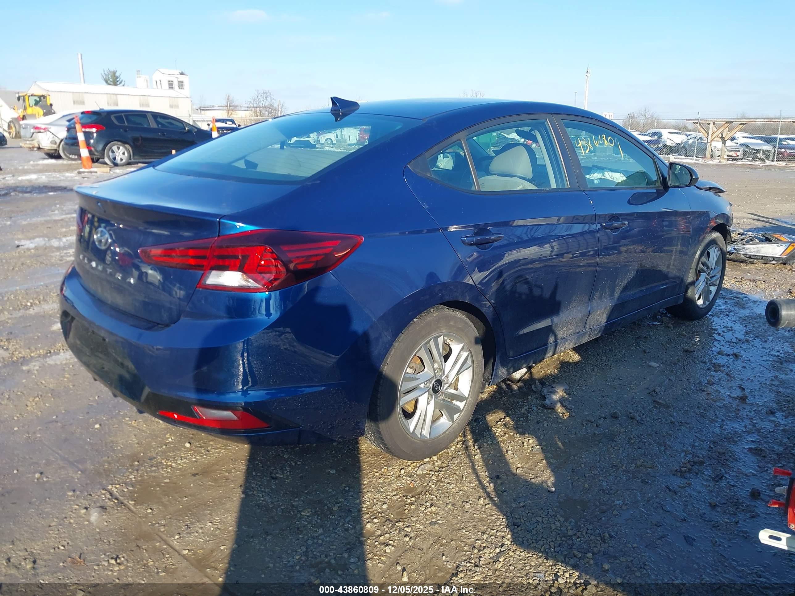 HYUNDAI ELANTRA image 4