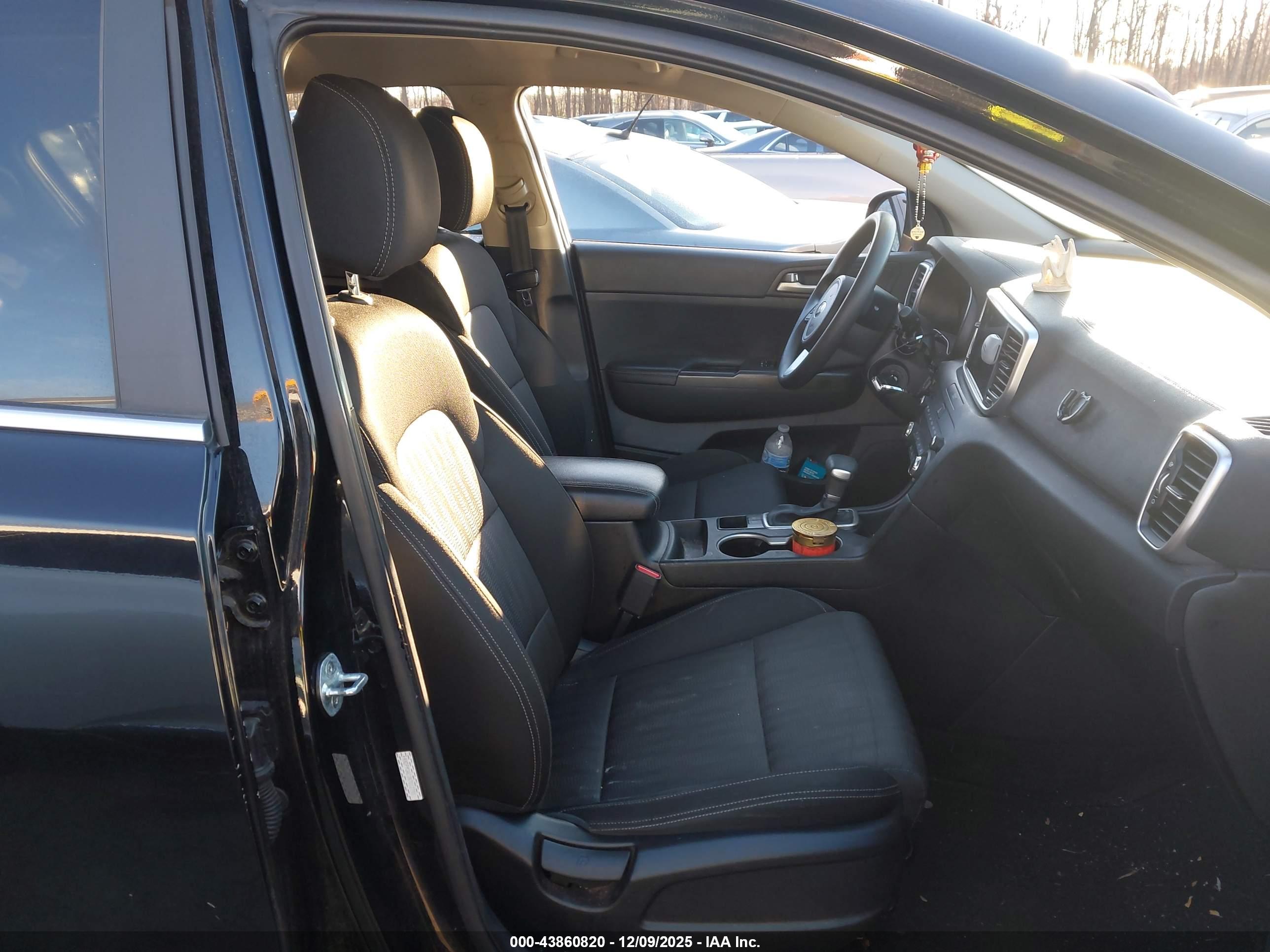 KIA SPORTAGE image 5