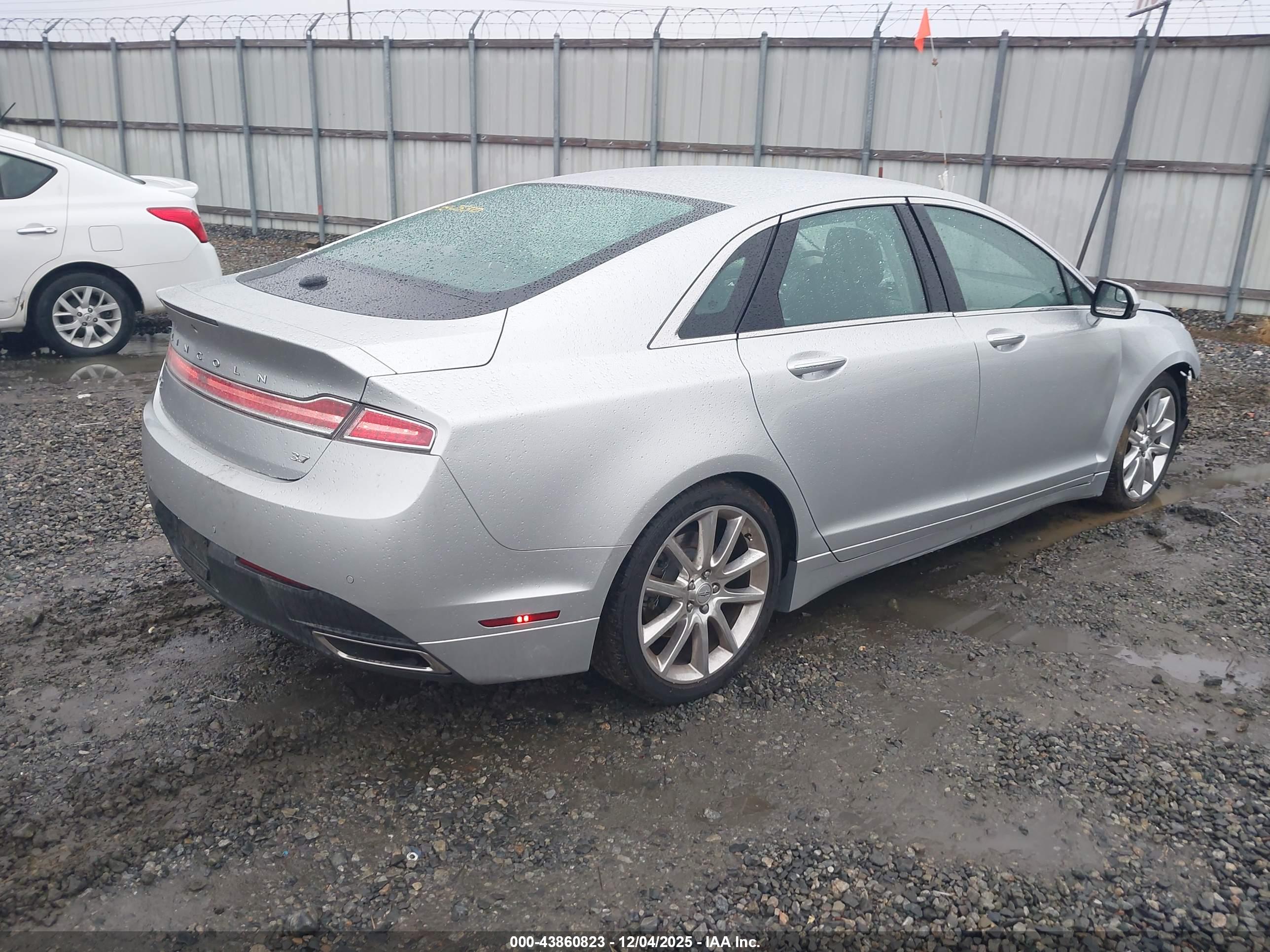 LINCOLN MKZ image 4