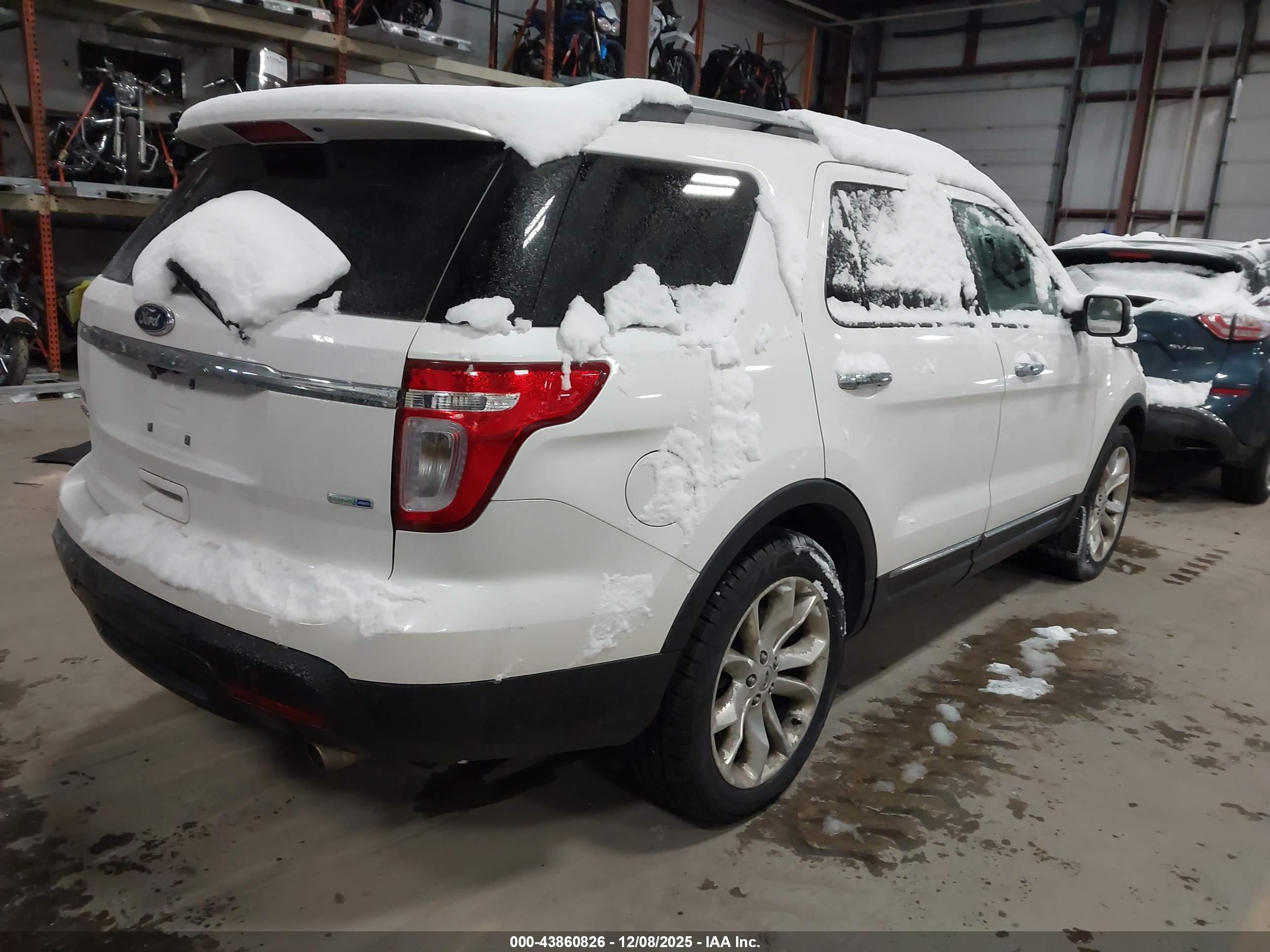 FORD EXPLORER image 4