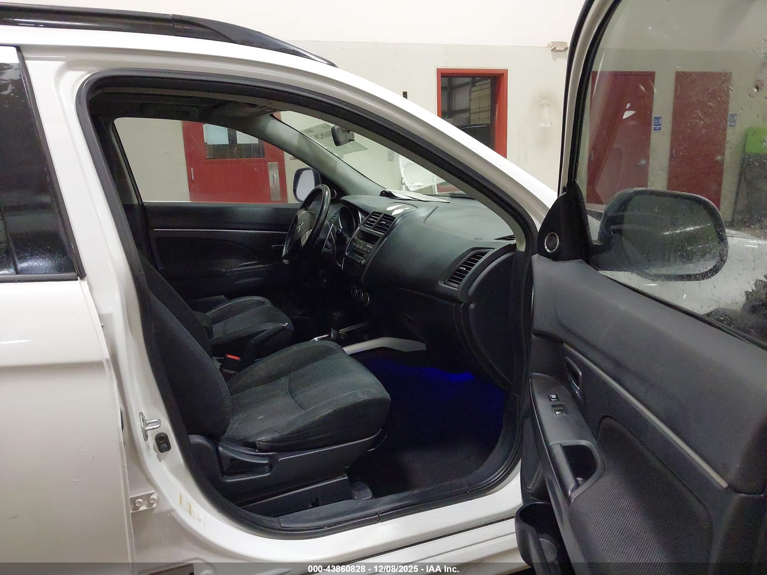 MITSUBISHI OUTLANDER image 5