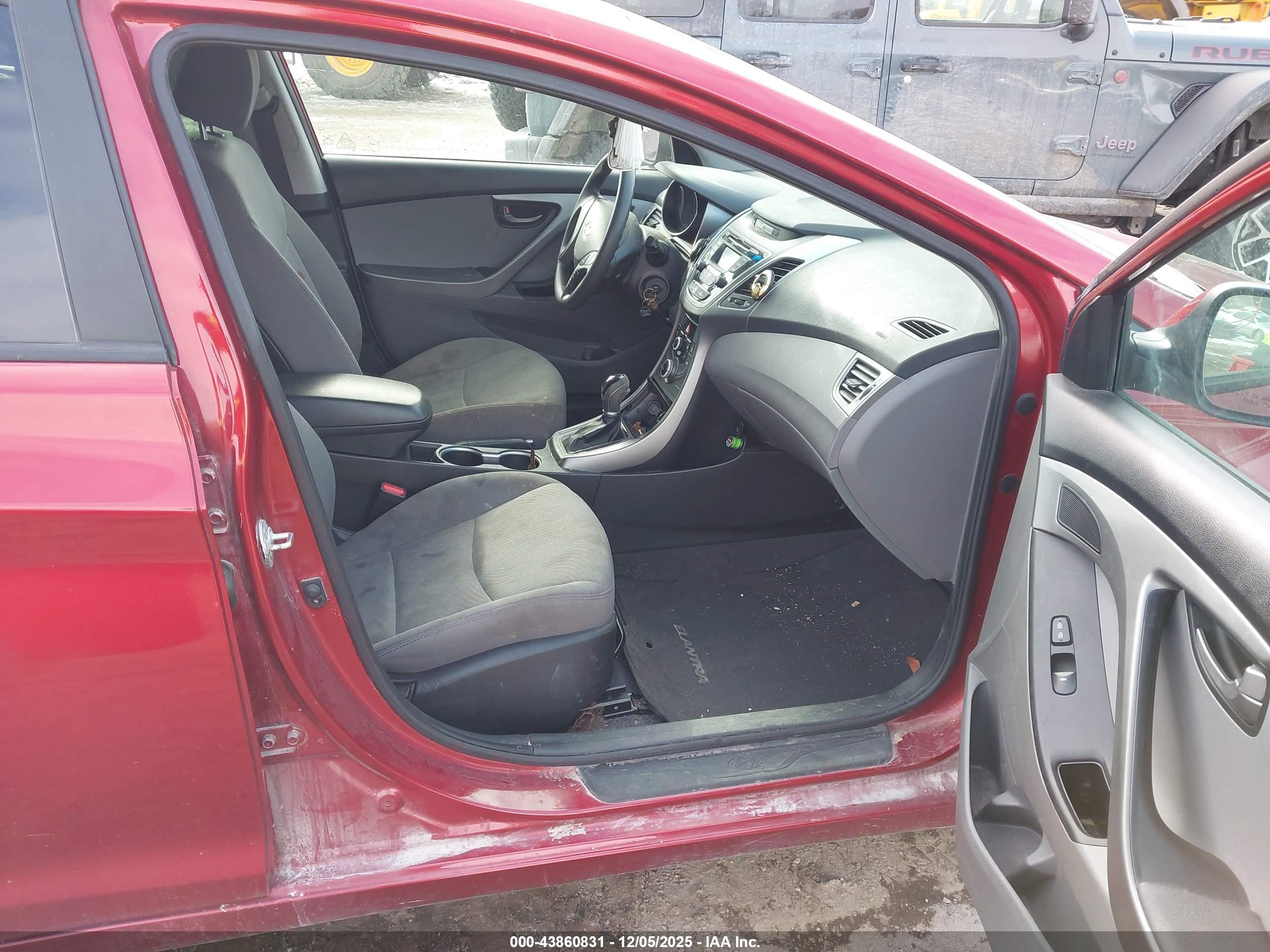 HYUNDAI ELANTRA image 5