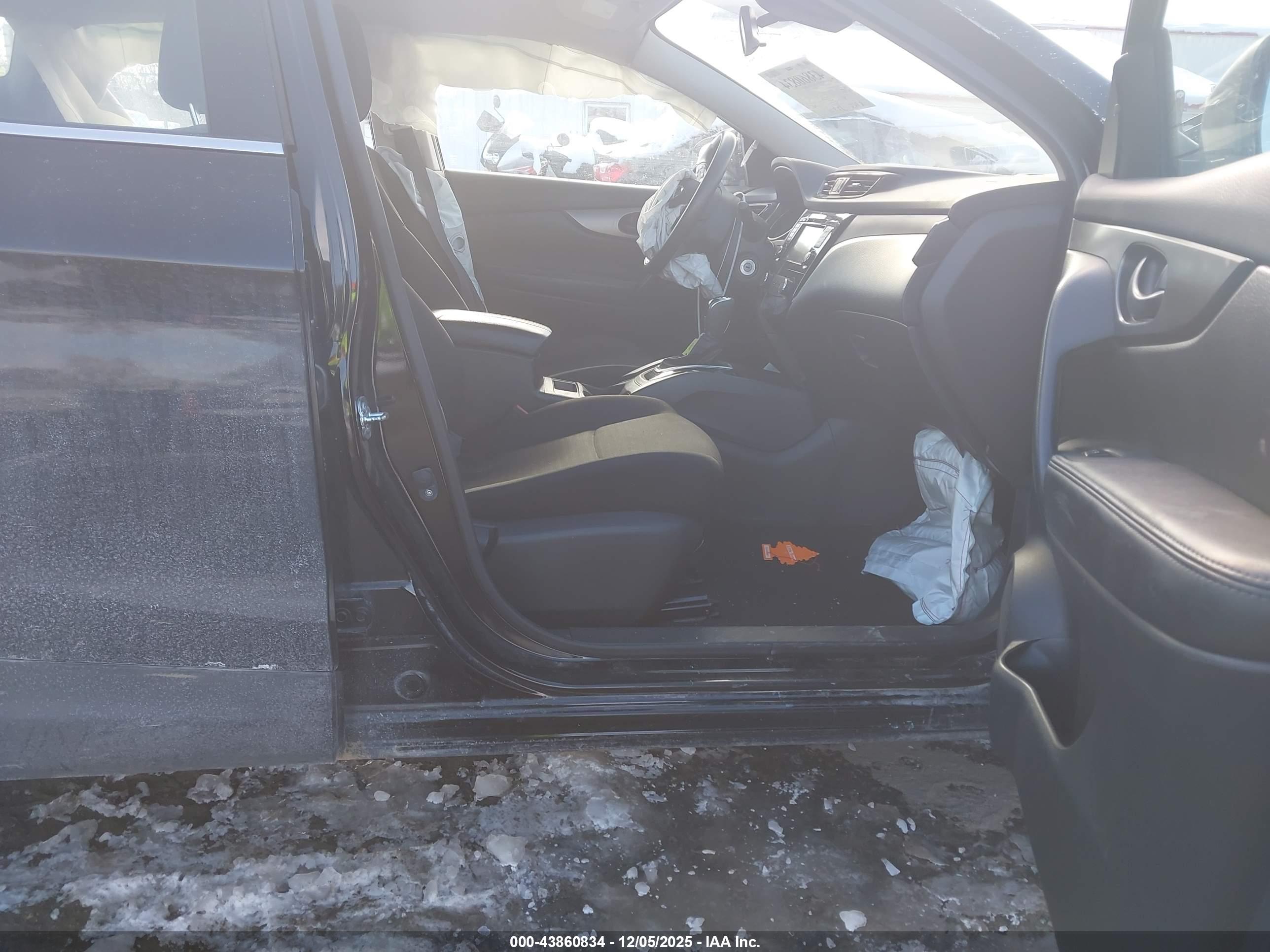 NISSAN ROGUE image 5