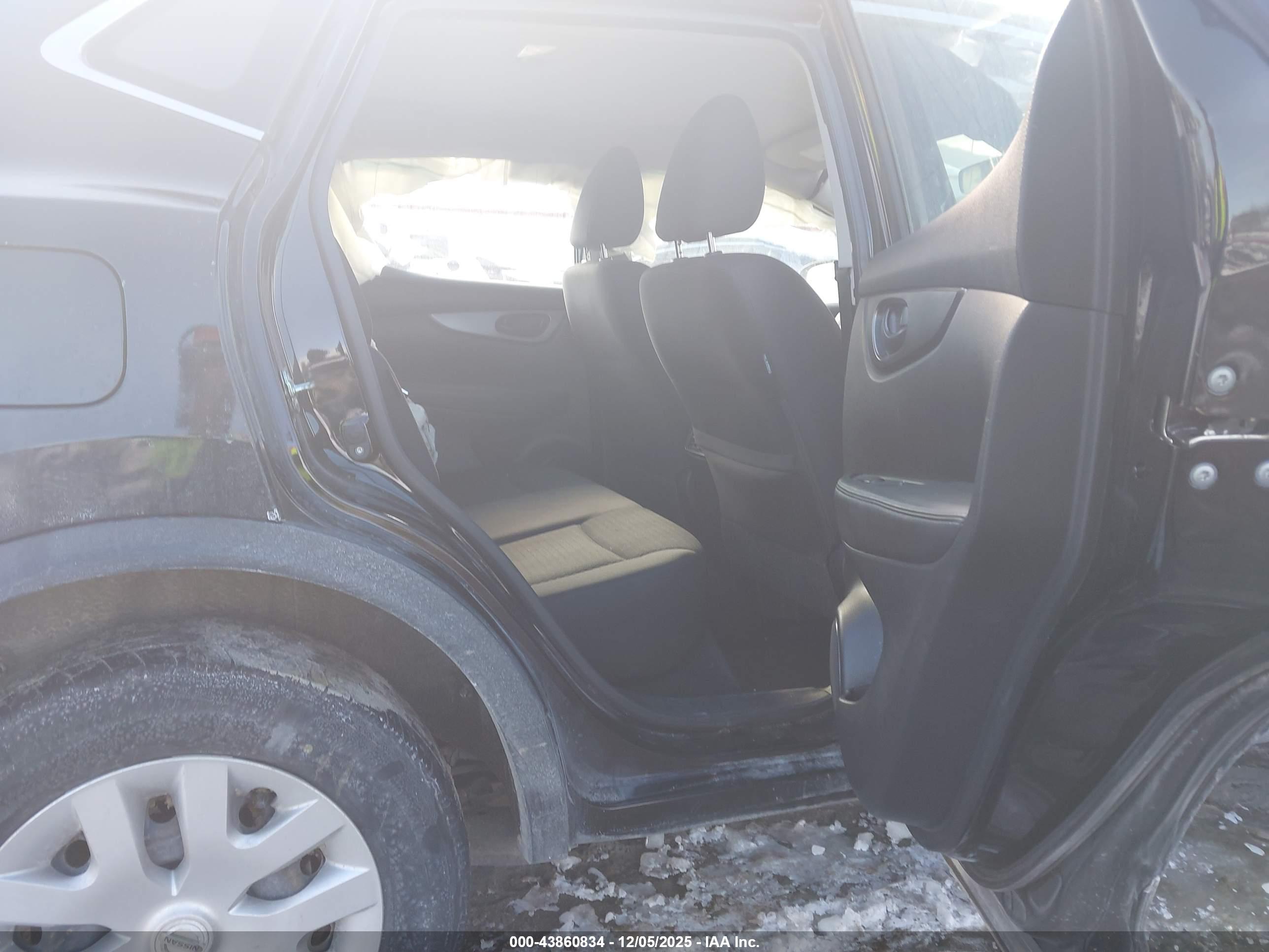 NISSAN ROGUE image 8
