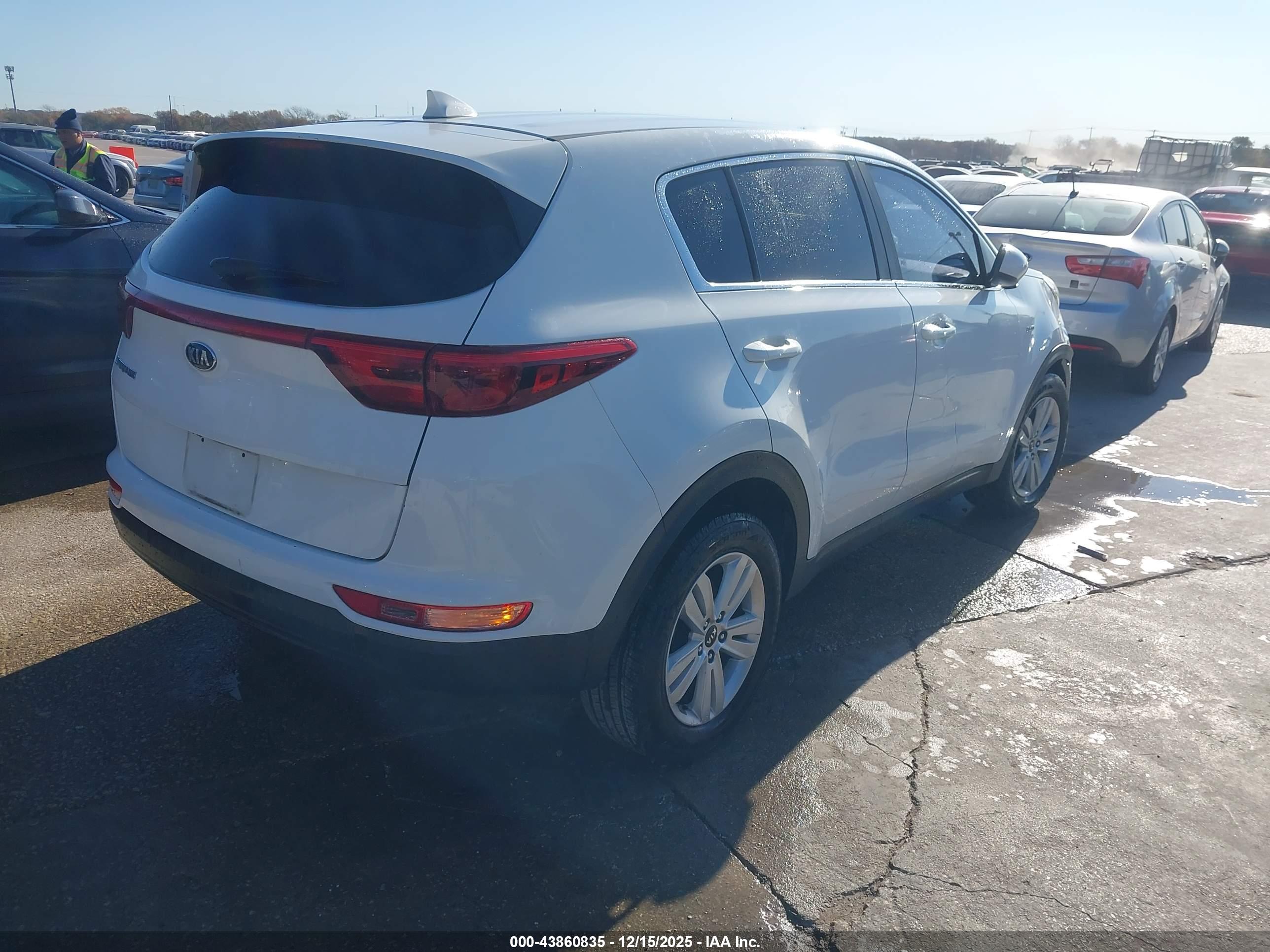 KIA SPORTAGE image 4