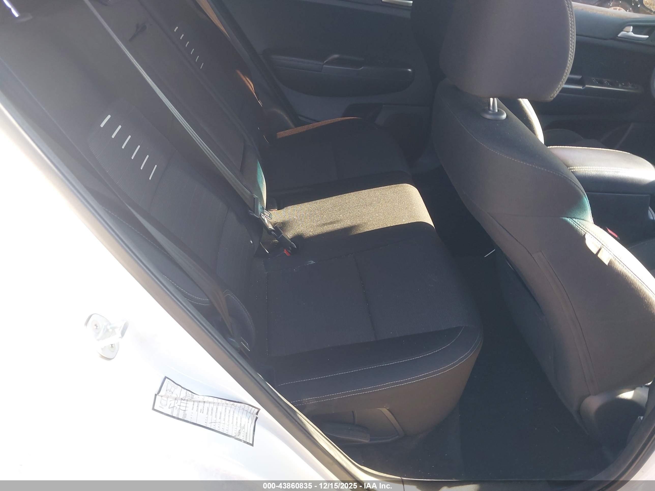KIA SPORTAGE image 8