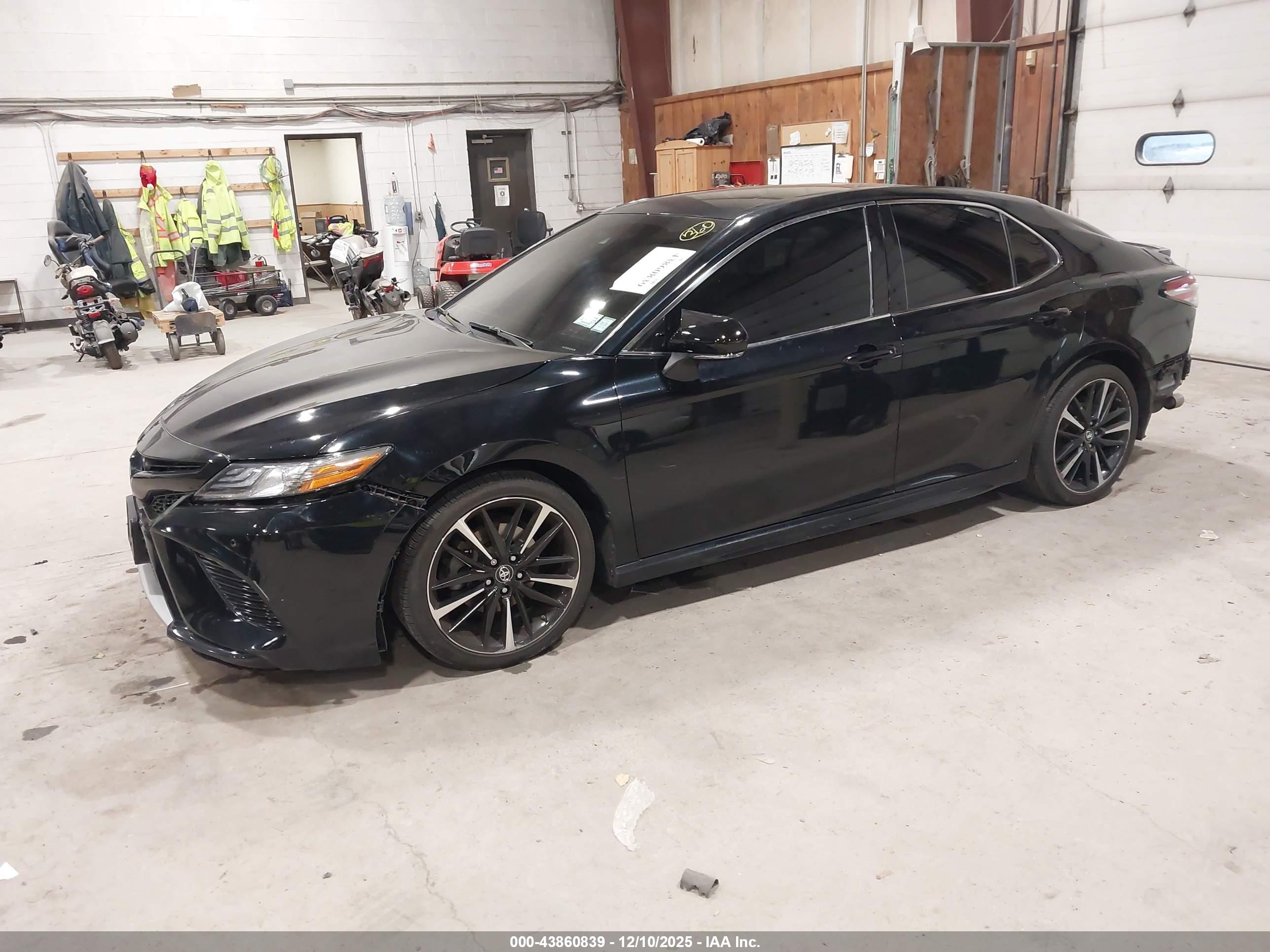 TOYOTA CAMRY image 2