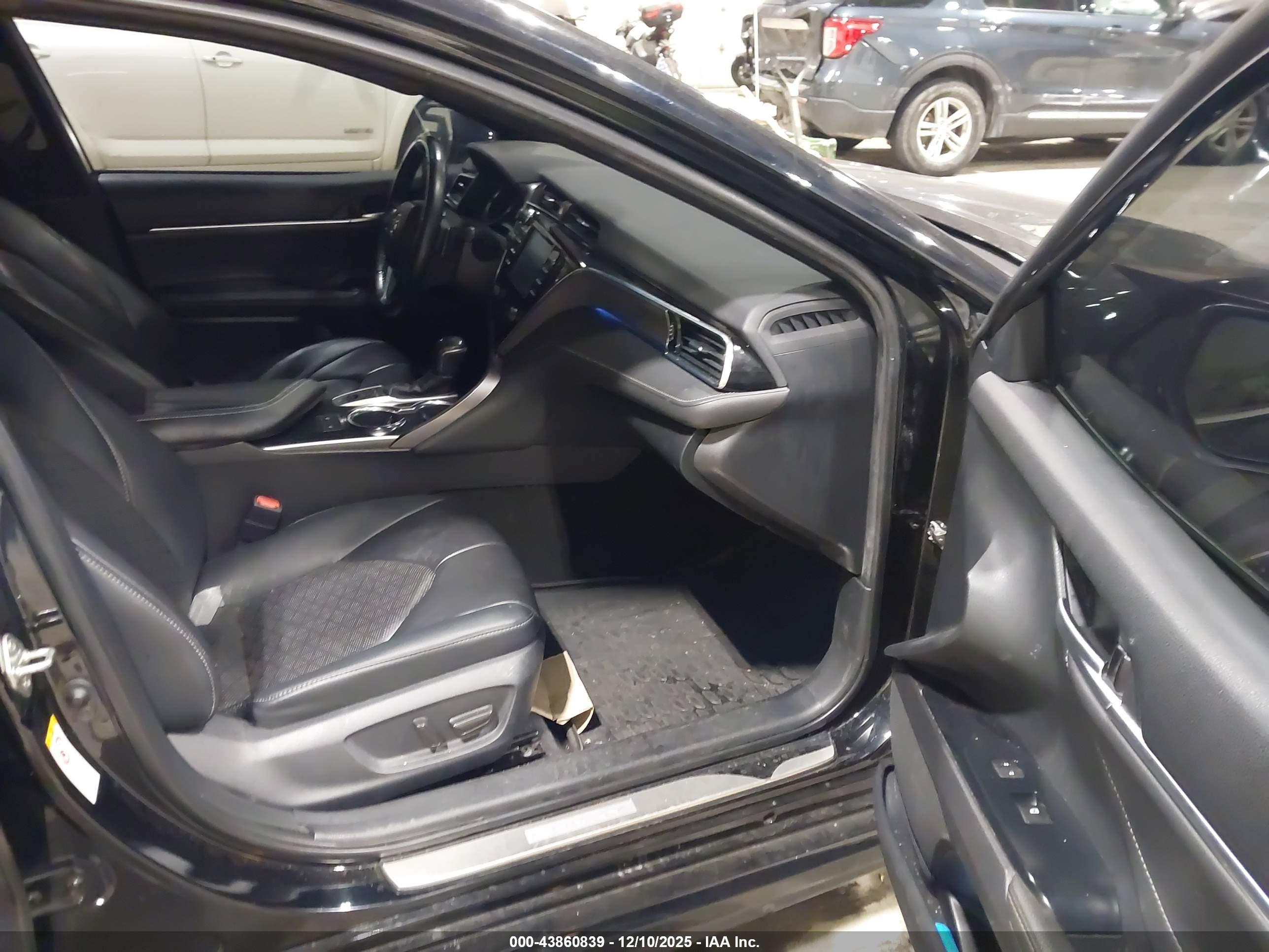 TOYOTA CAMRY image 5