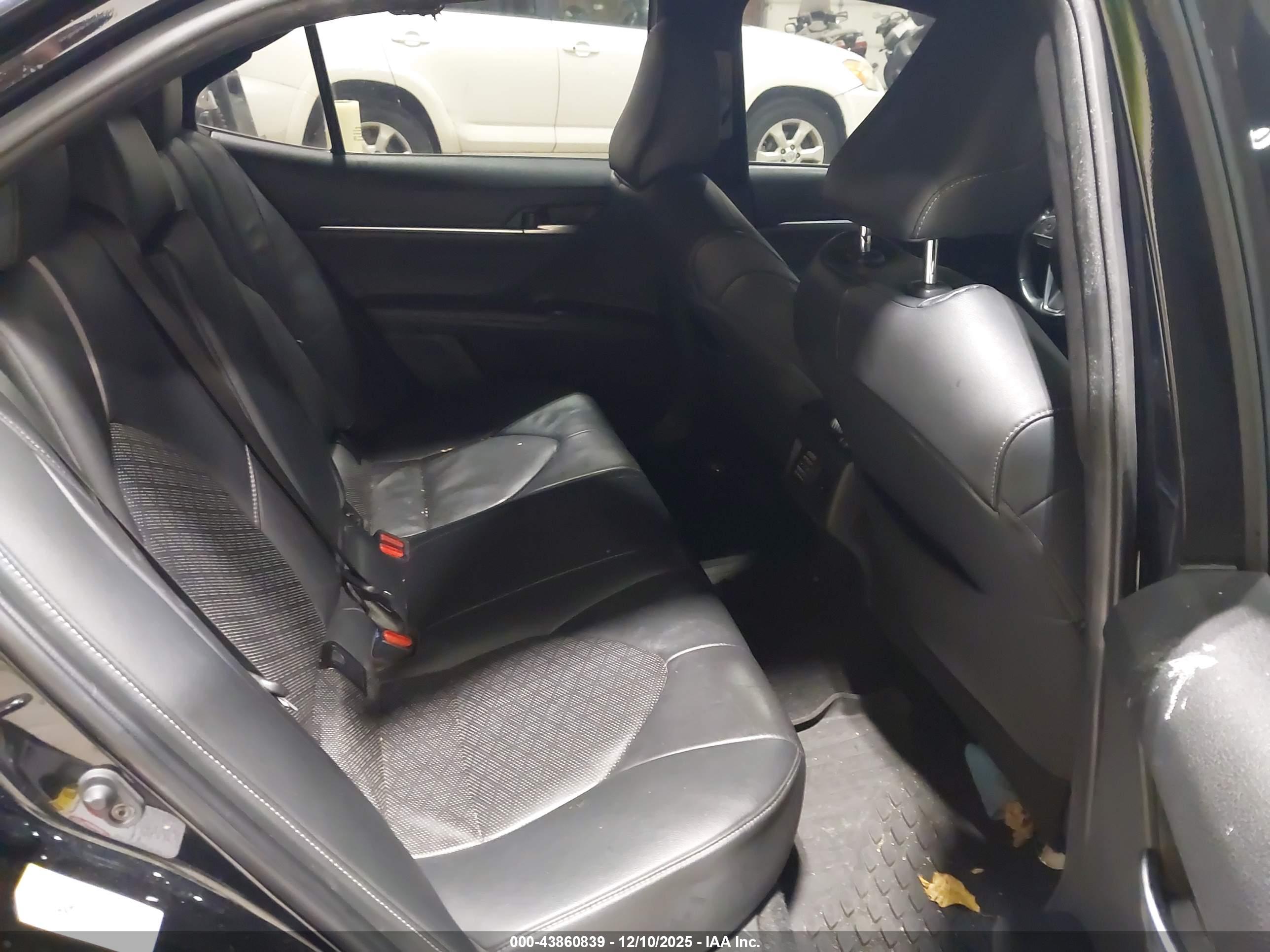 TOYOTA CAMRY image 8