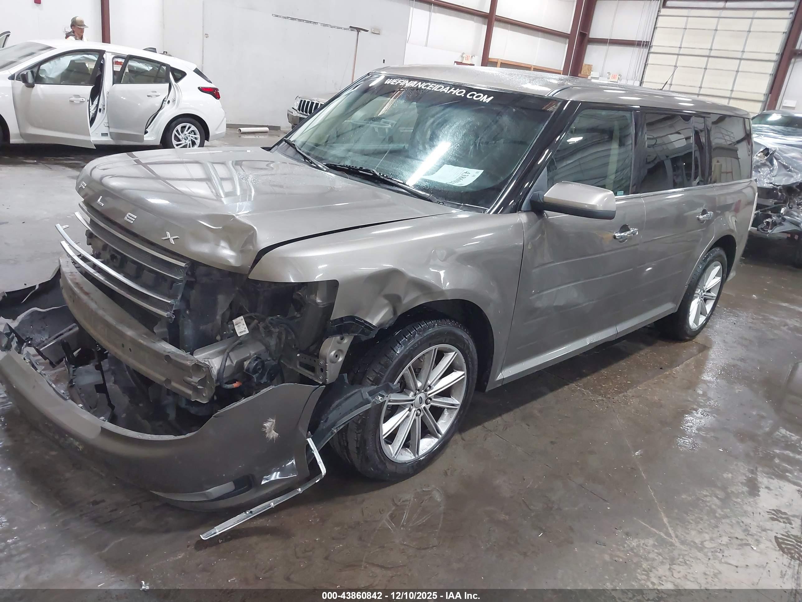 FORD FLEX image 2