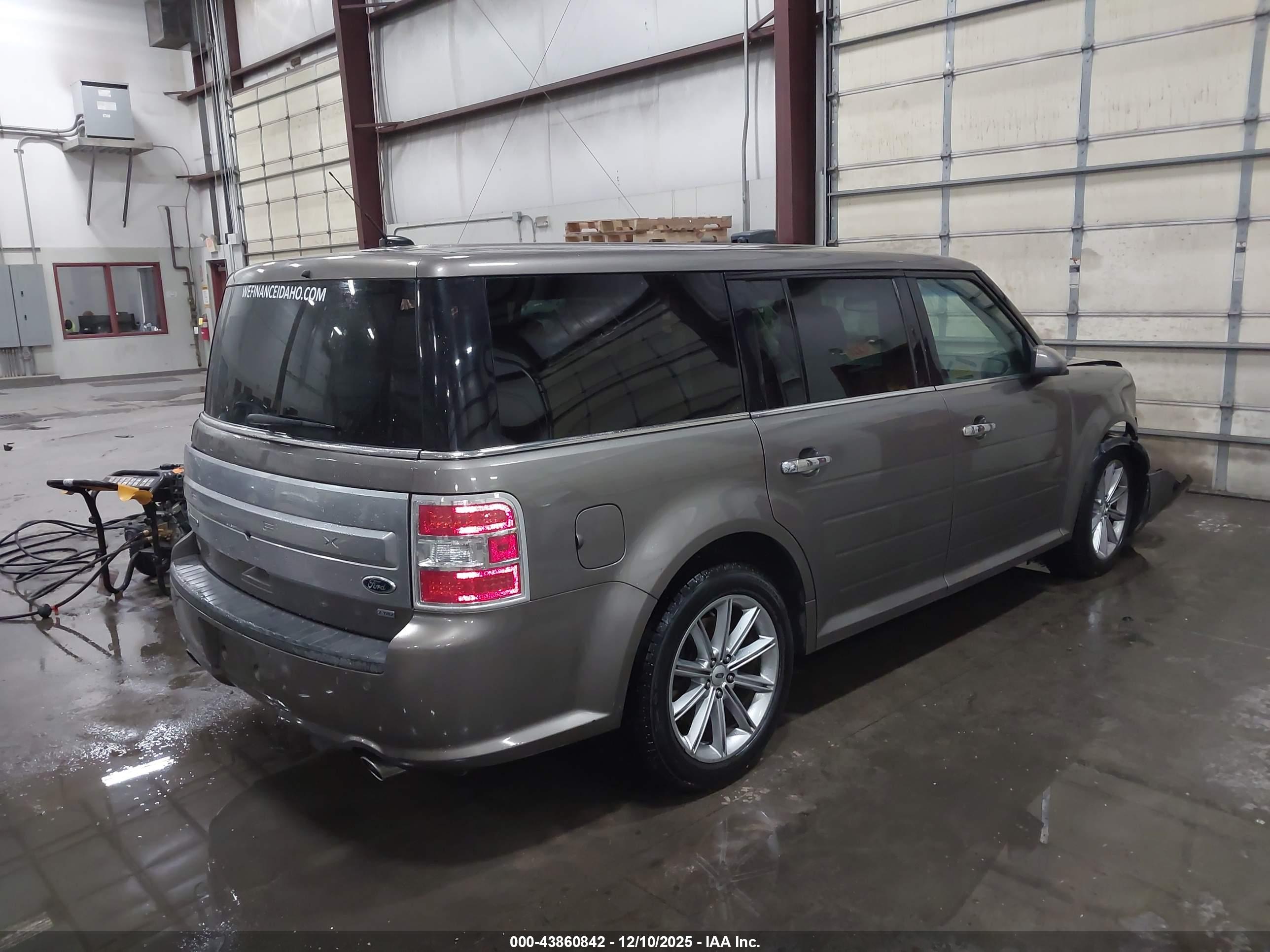 FORD FLEX image 4