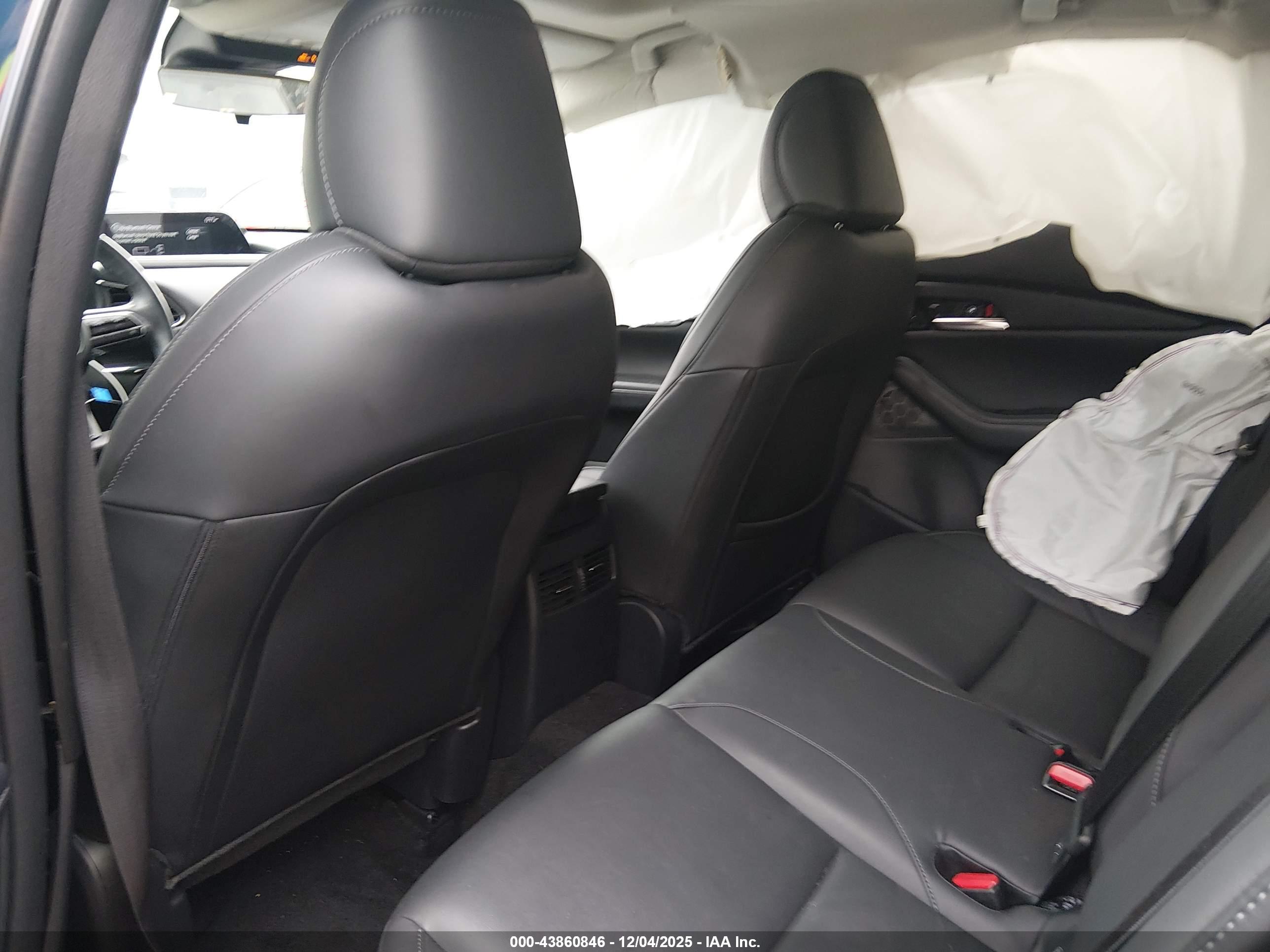 MAZDA CX-30 image 8