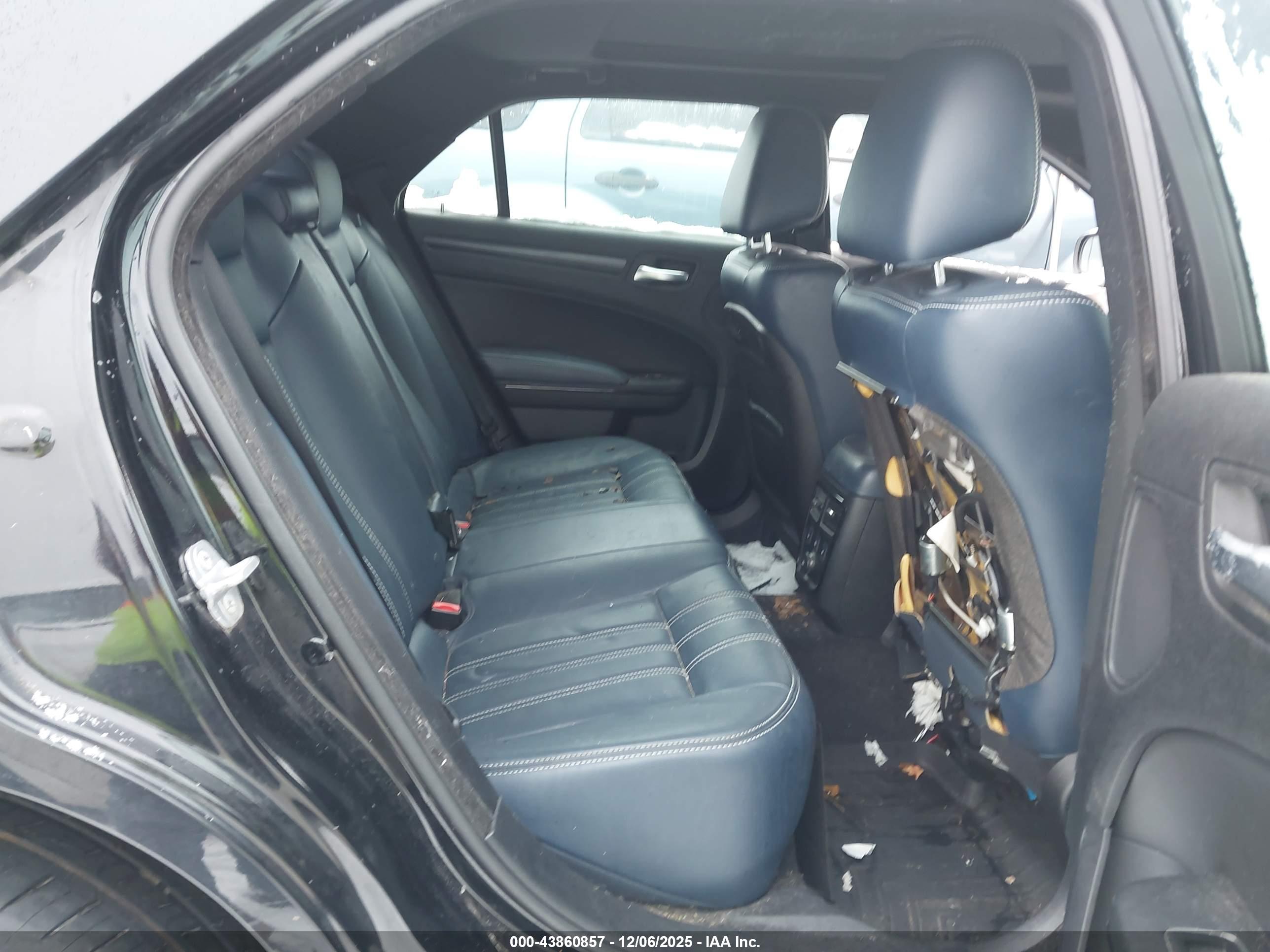 CHRYSLER 300 image 8