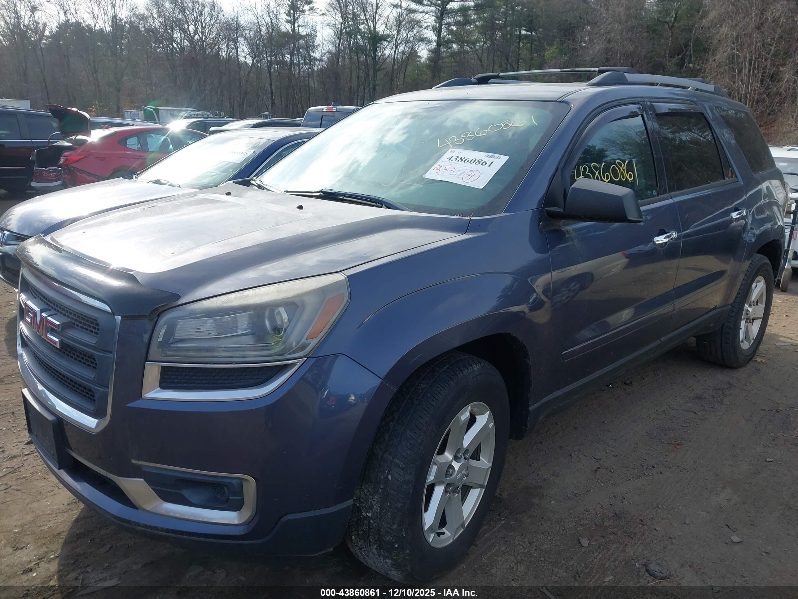 GMC ACADIA image 2