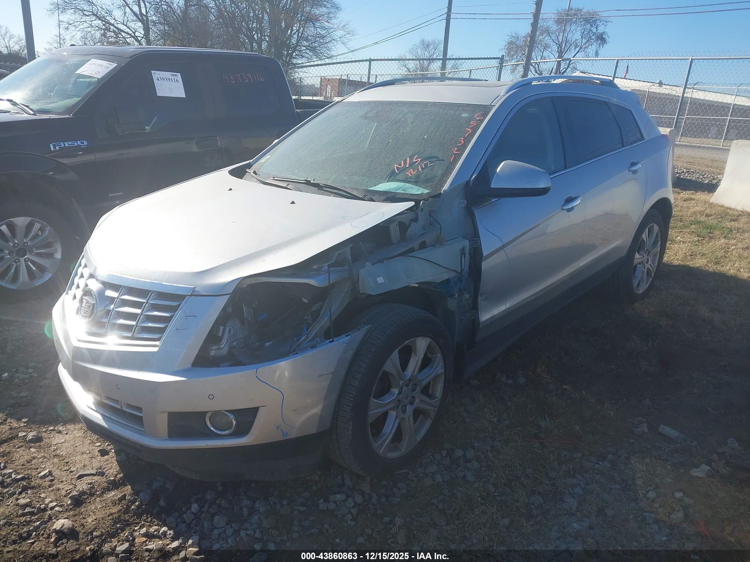 CADILLAC SRX image 2