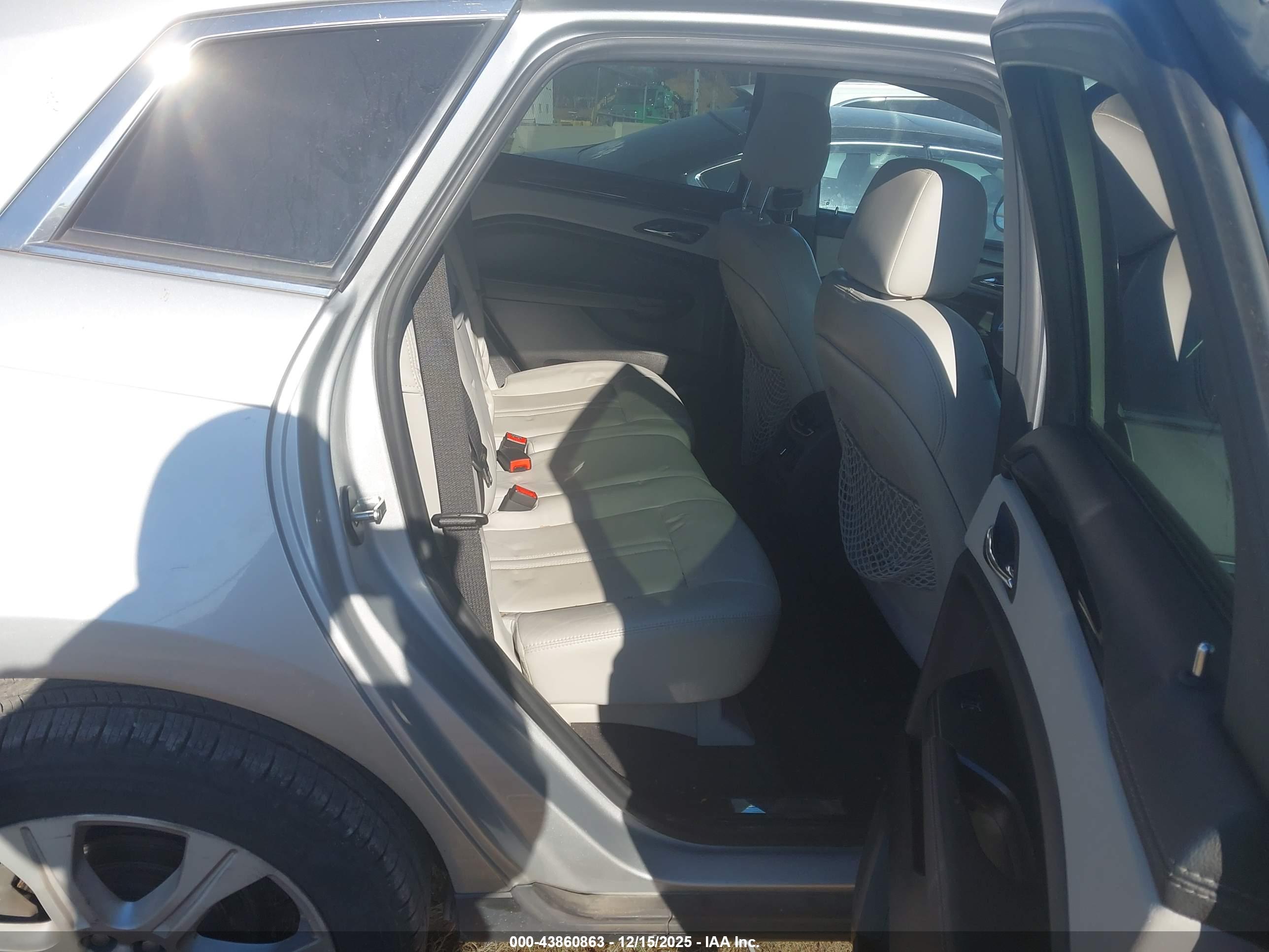 CADILLAC SRX image 8