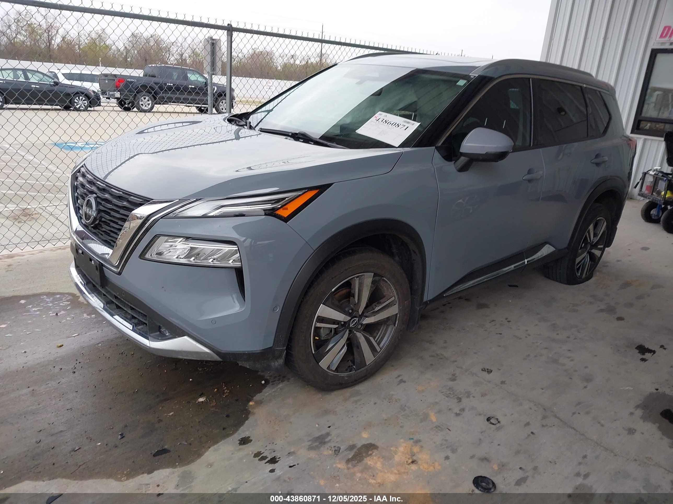 NISSAN ROGUE image 2