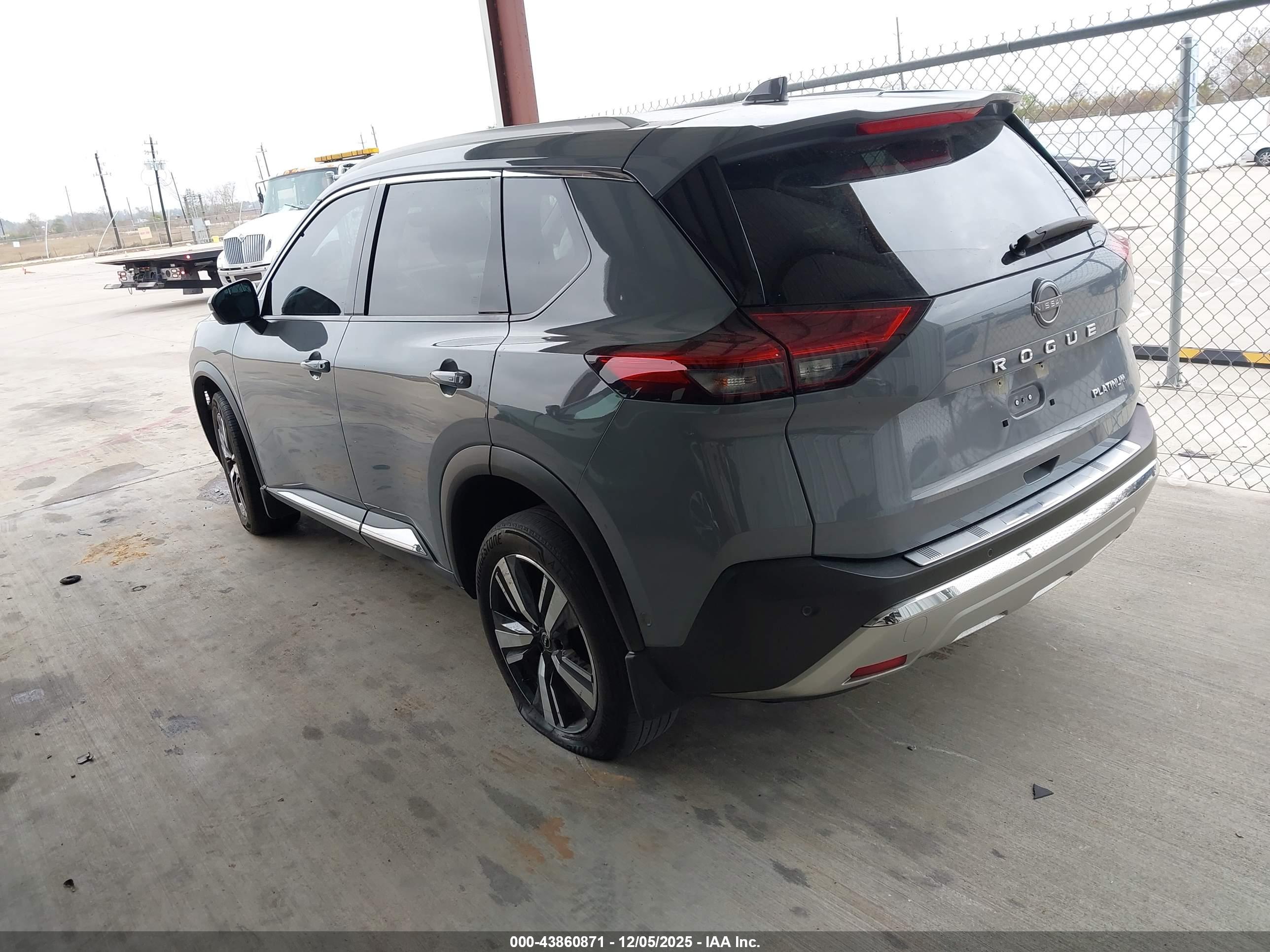 NISSAN ROGUE image 3