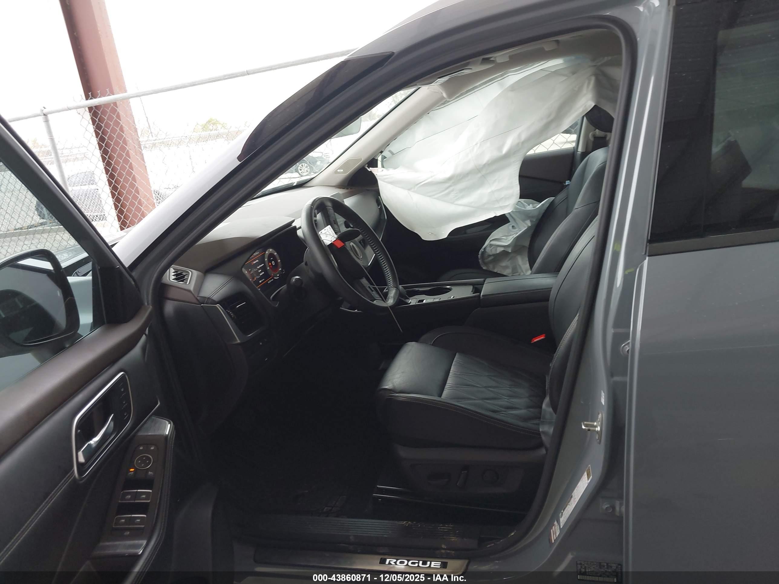 NISSAN ROGUE image 5