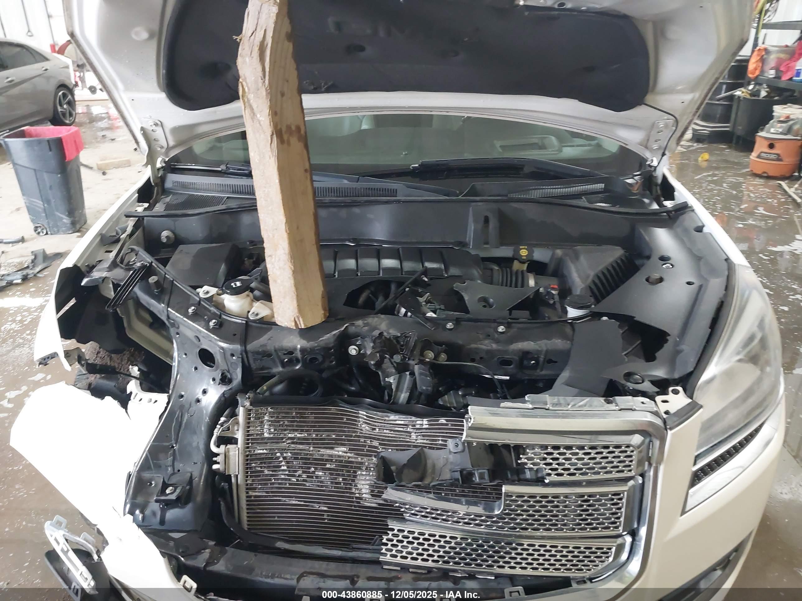 GMC ACADIA image 10