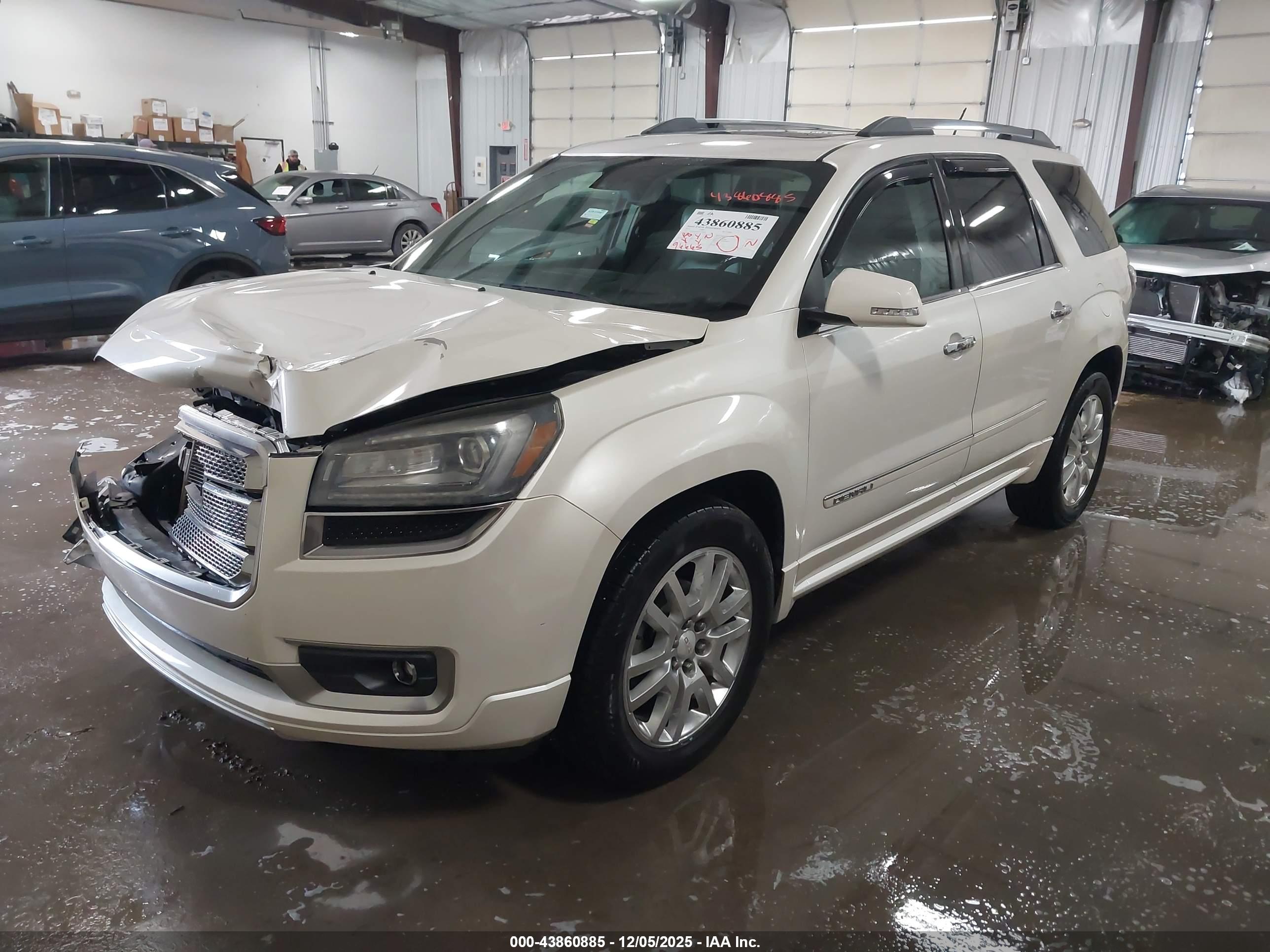 GMC ACADIA image 2
